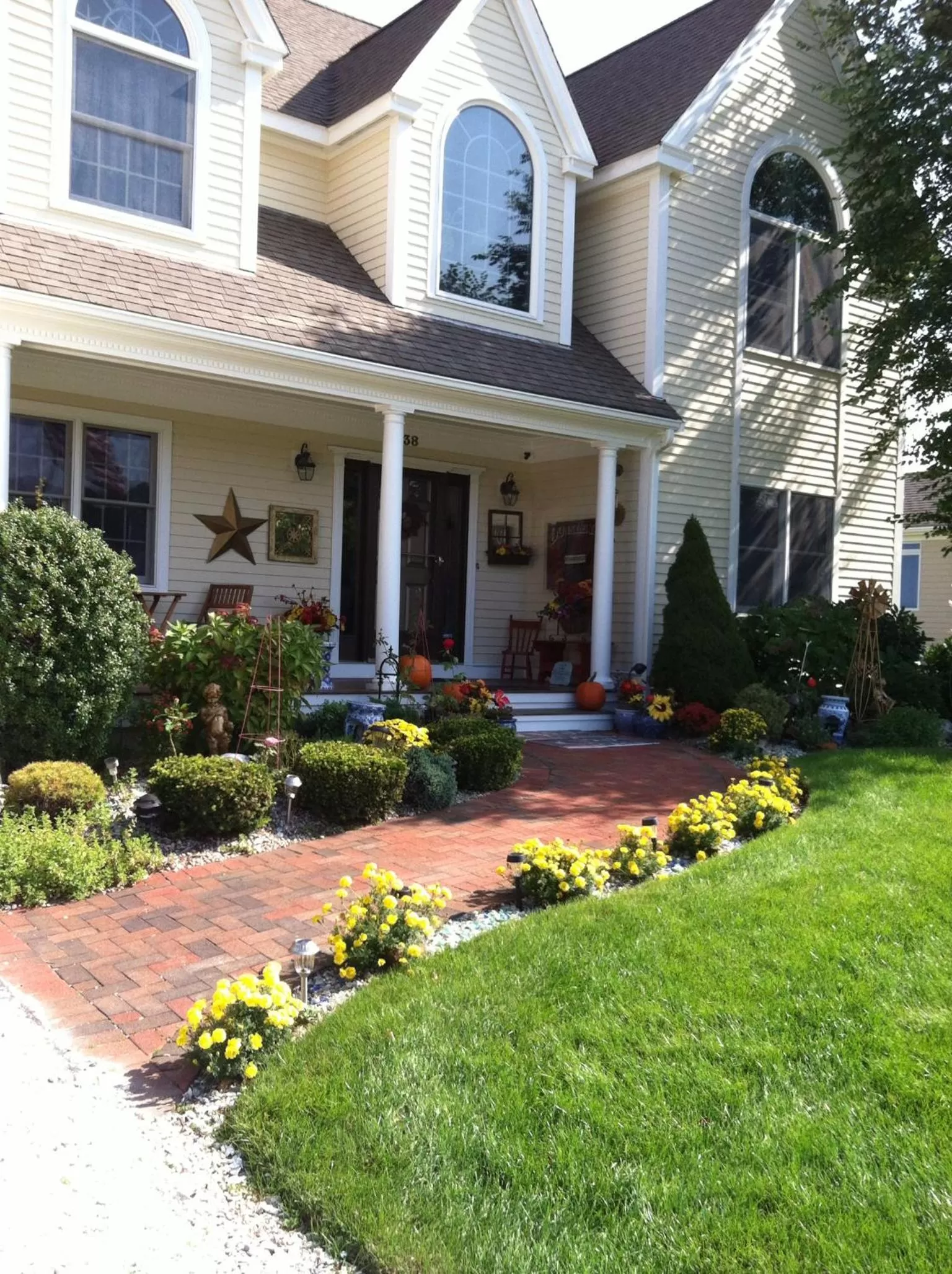Facade/entrance in Inn 38 Oak Bluff Circle