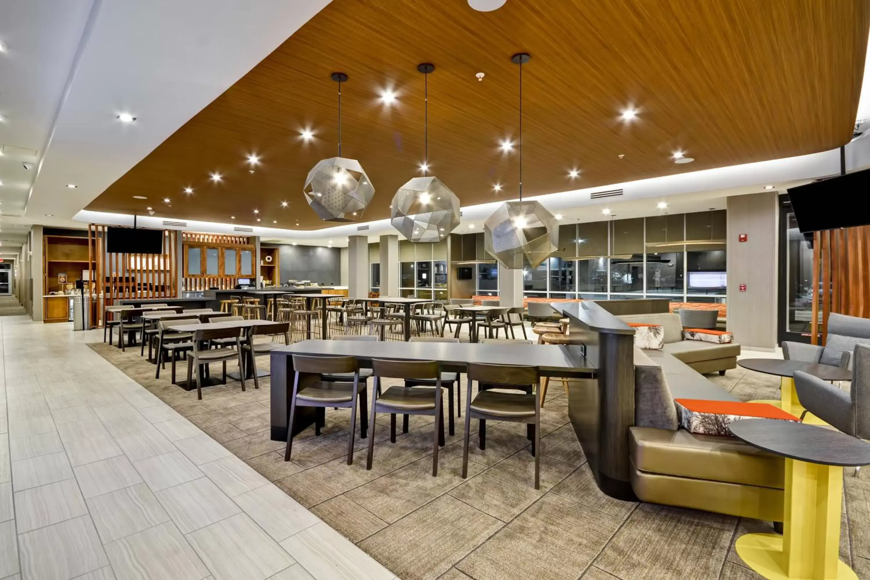 Lobby or reception, Restaurant/Places to Eat in SpringHill Suites by Marriott Cincinnati Blue Ash