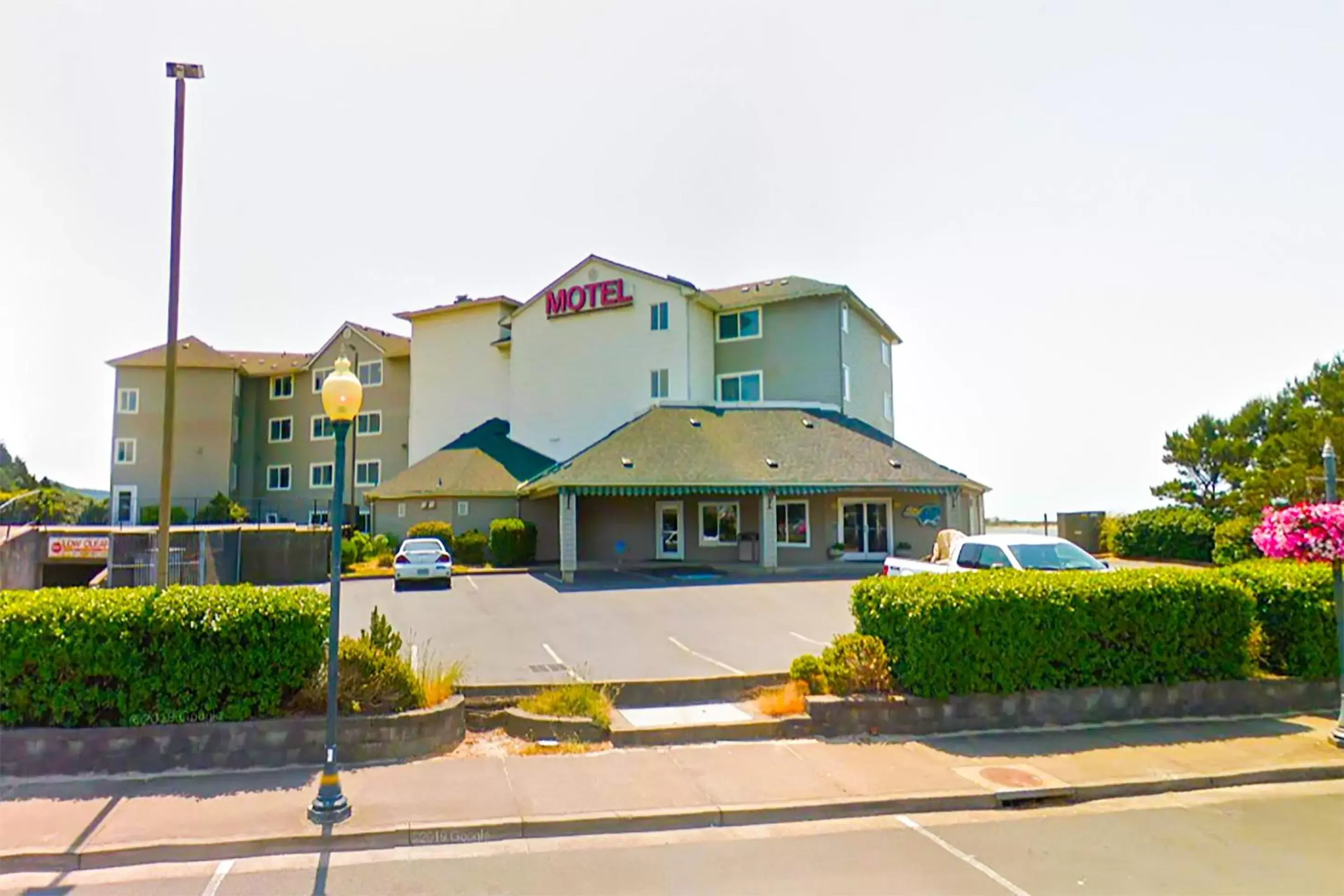 Property Building in Siletz Bay Beachfront Hotel by OYO Lincoln City