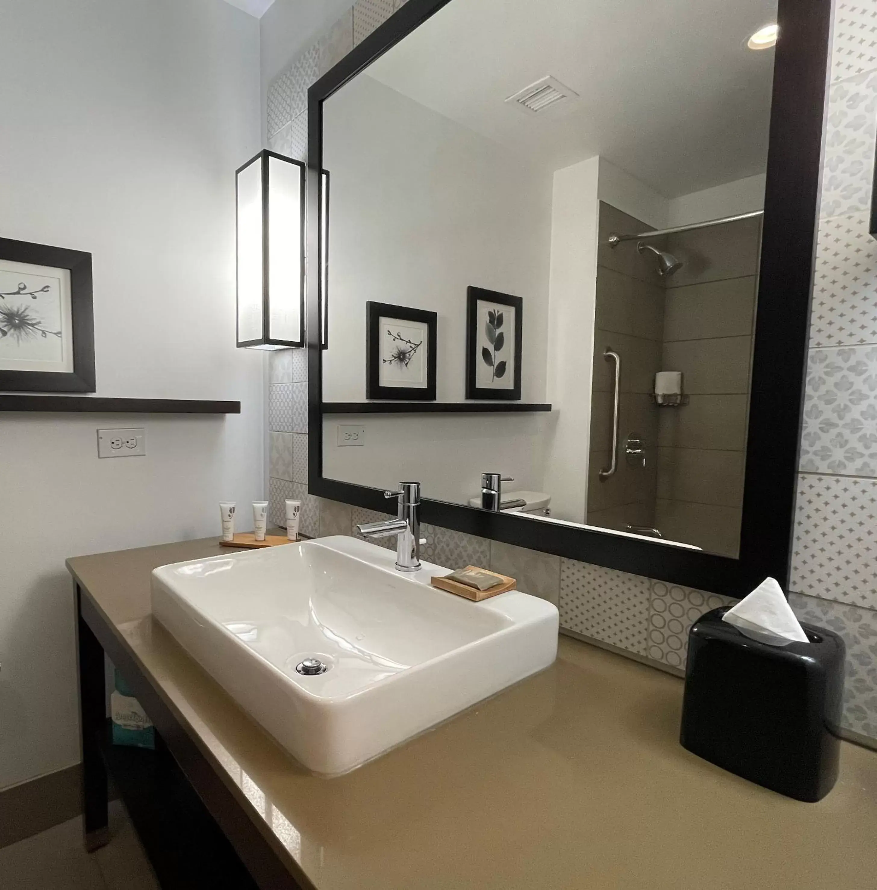 Bathroom in Country Inn & Suites by Radisson, Charlottesville-UVA, VA
