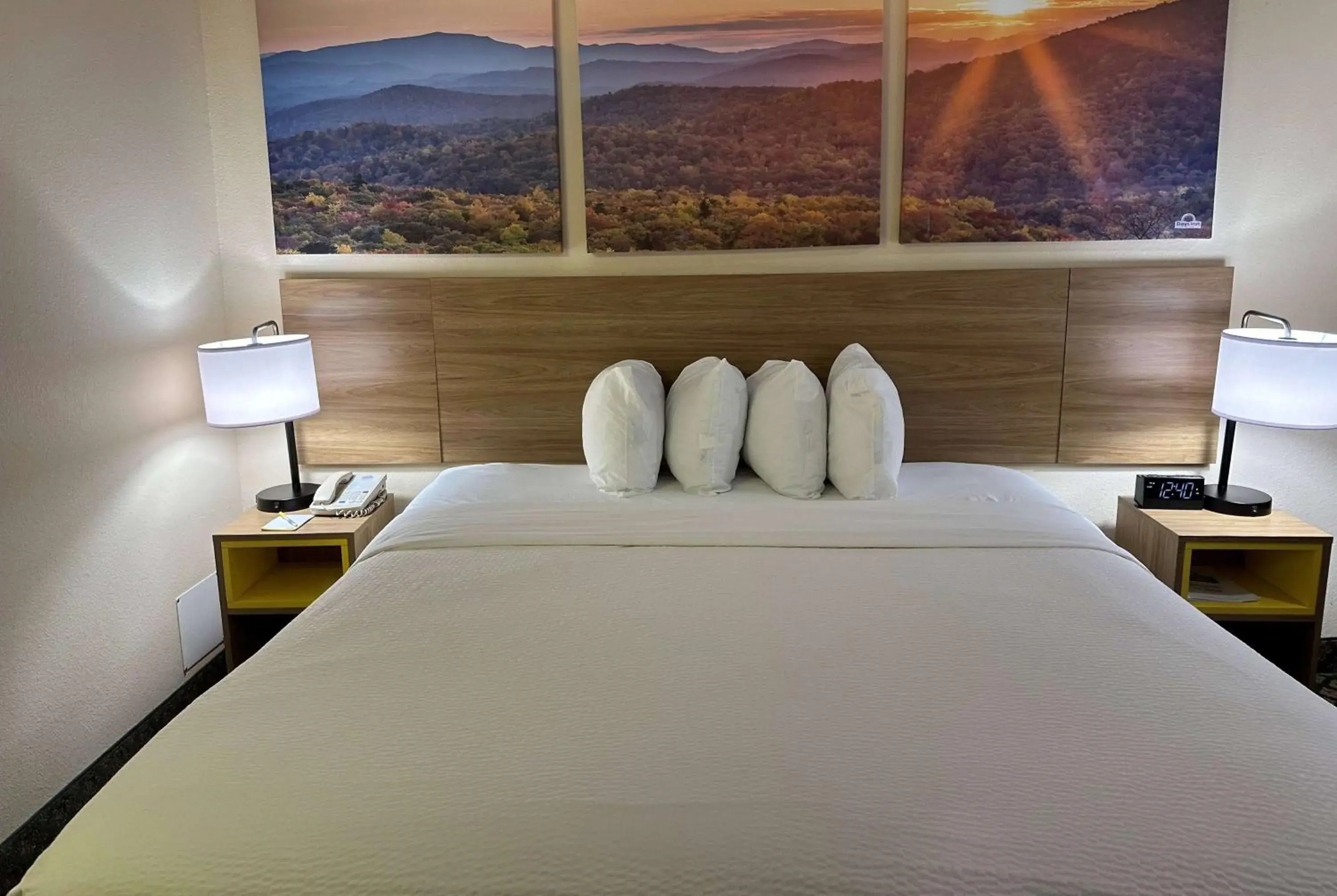 Photo of the whole room, Bed in Days Inn & Suites by Wyndham Eunice Photo of the whole room, Bed in Days Inn & Suites by Wyndham Eunice