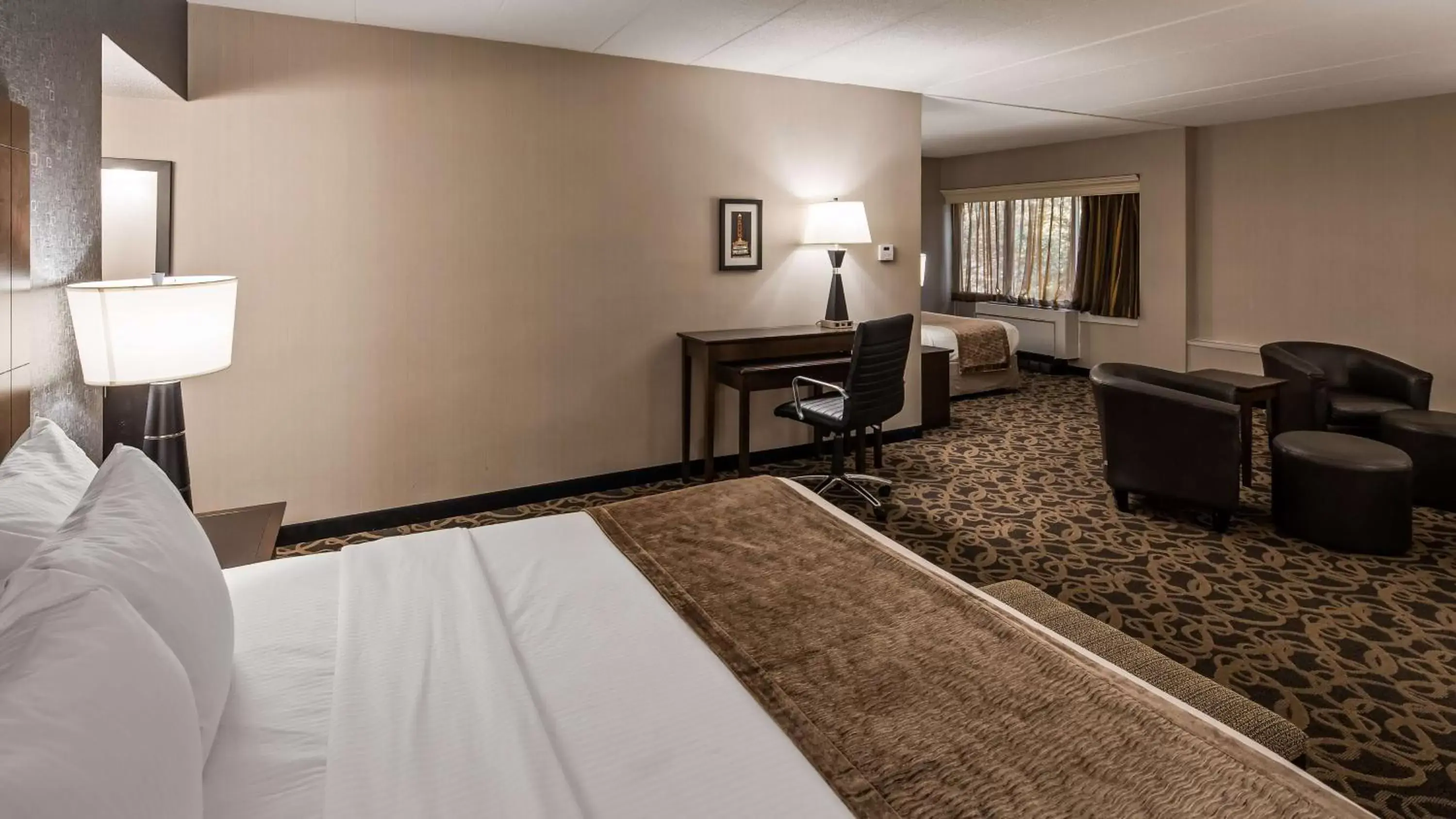 Photo of the whole room, Seating Area in Best Western Ramkota Hotel Aberdeen