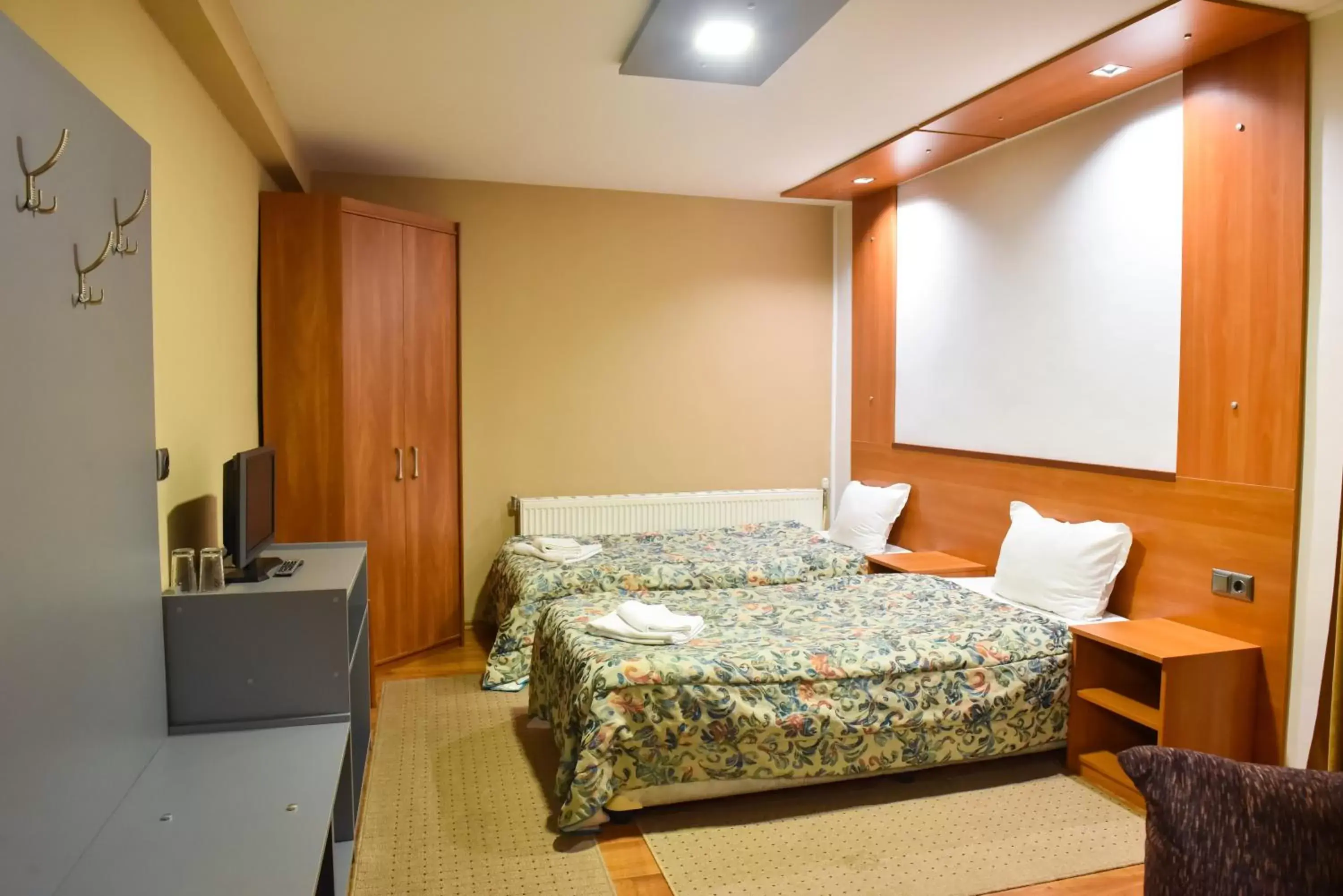 Standard Double or Twin Room in Hotel Rothmans-Breakfast - Free parking - Lobby Standard Double or Twin Room in Hotel Rothmans-Breakfast - Free parking - Lobby