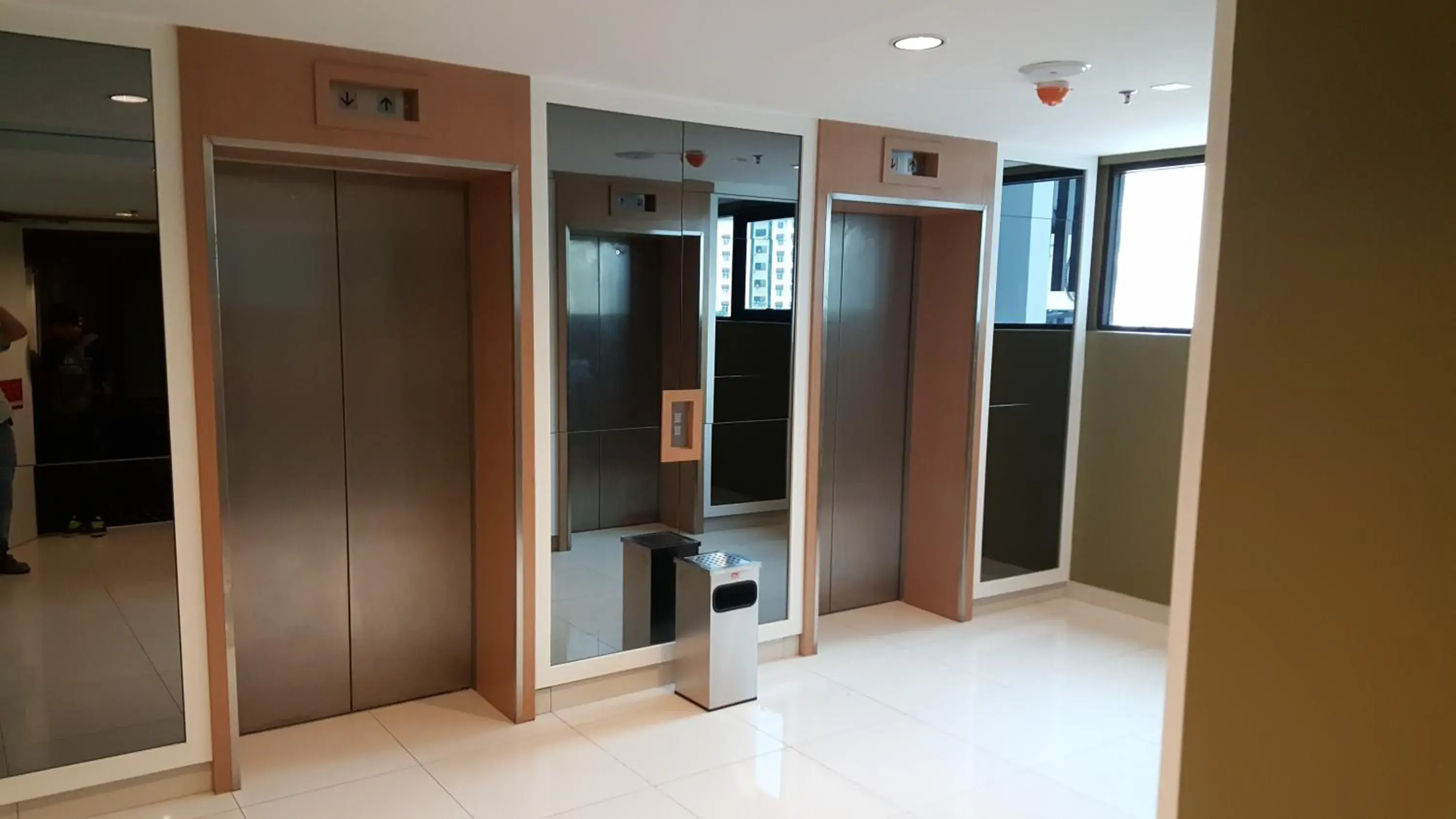 Lobby or reception, Bathroom in Nexus Business Suite Hotel