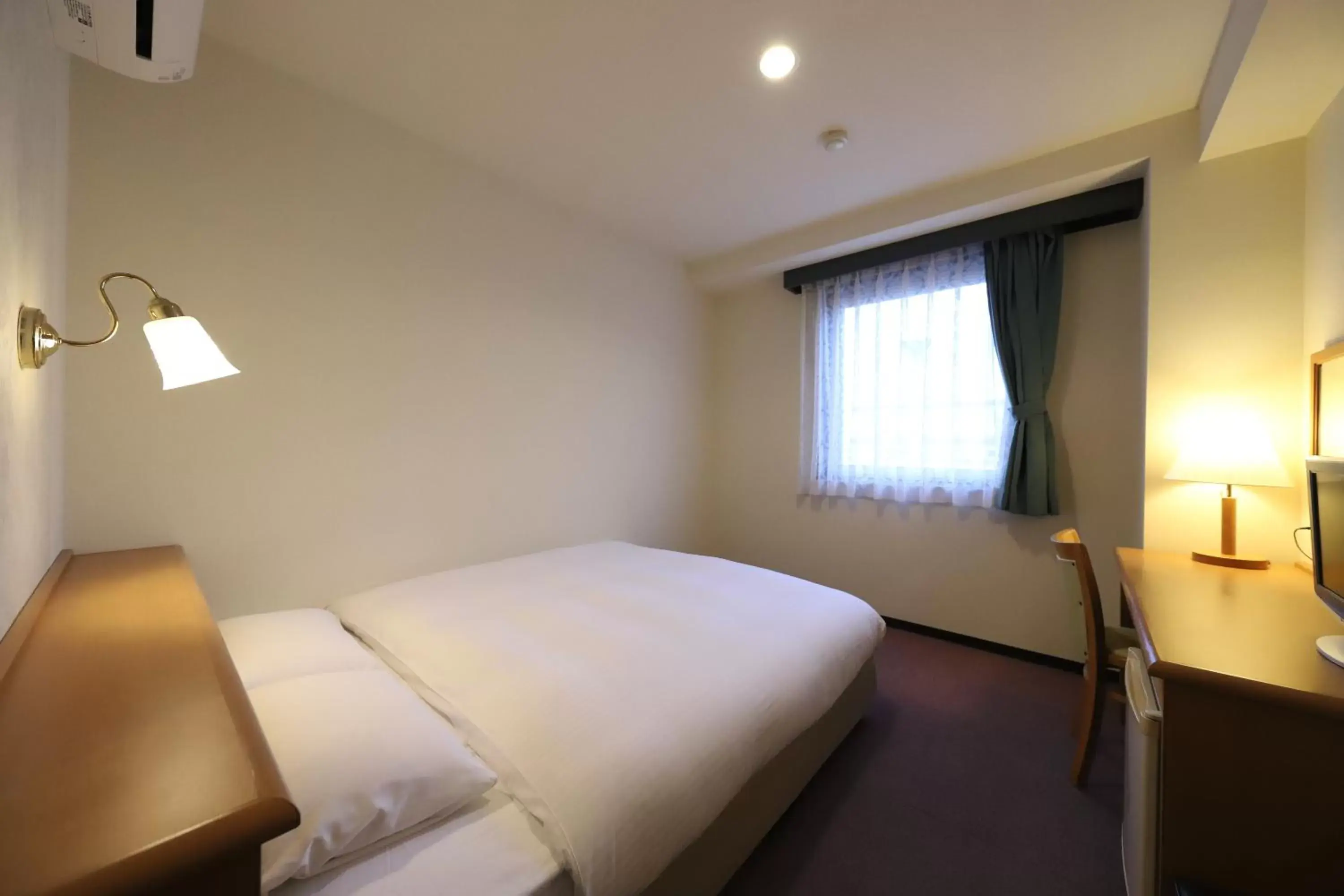 Bed in Smile Hotel Takaoka Ekimae