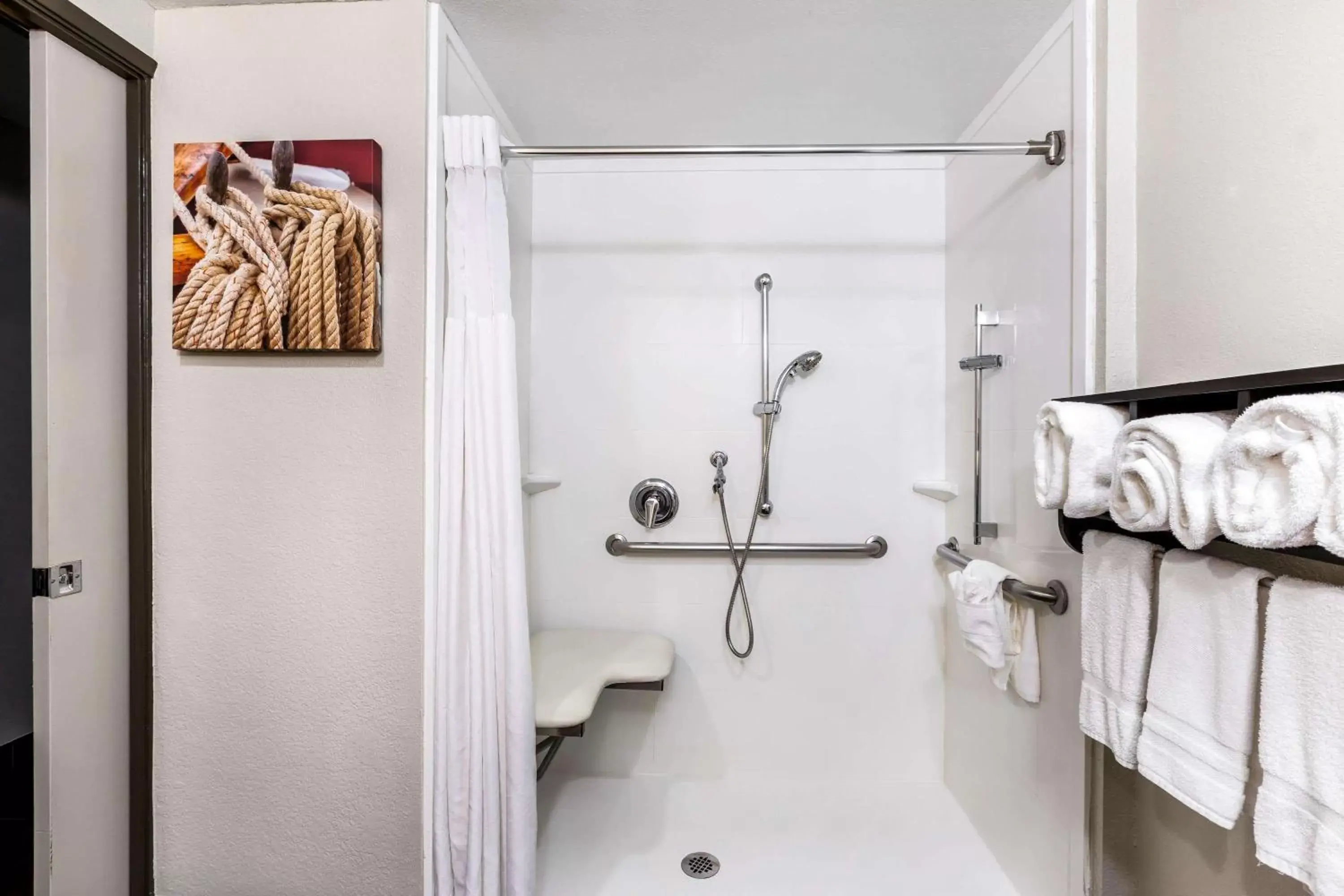 Shower, Bathroom in La Quinta by Wyndham San Diego Mission Bay