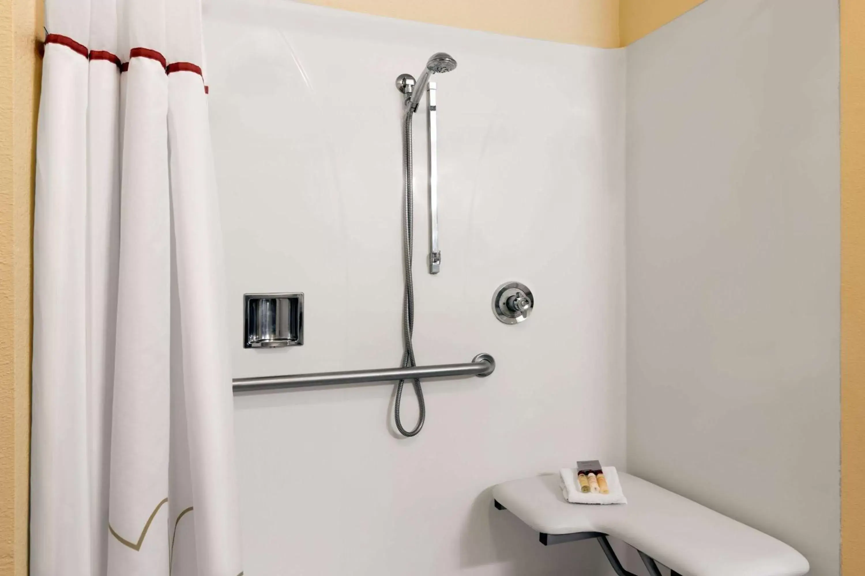 Shower, Bathroom in Hawthorn Suites by Wyndham Rancho Cordova/Folsom