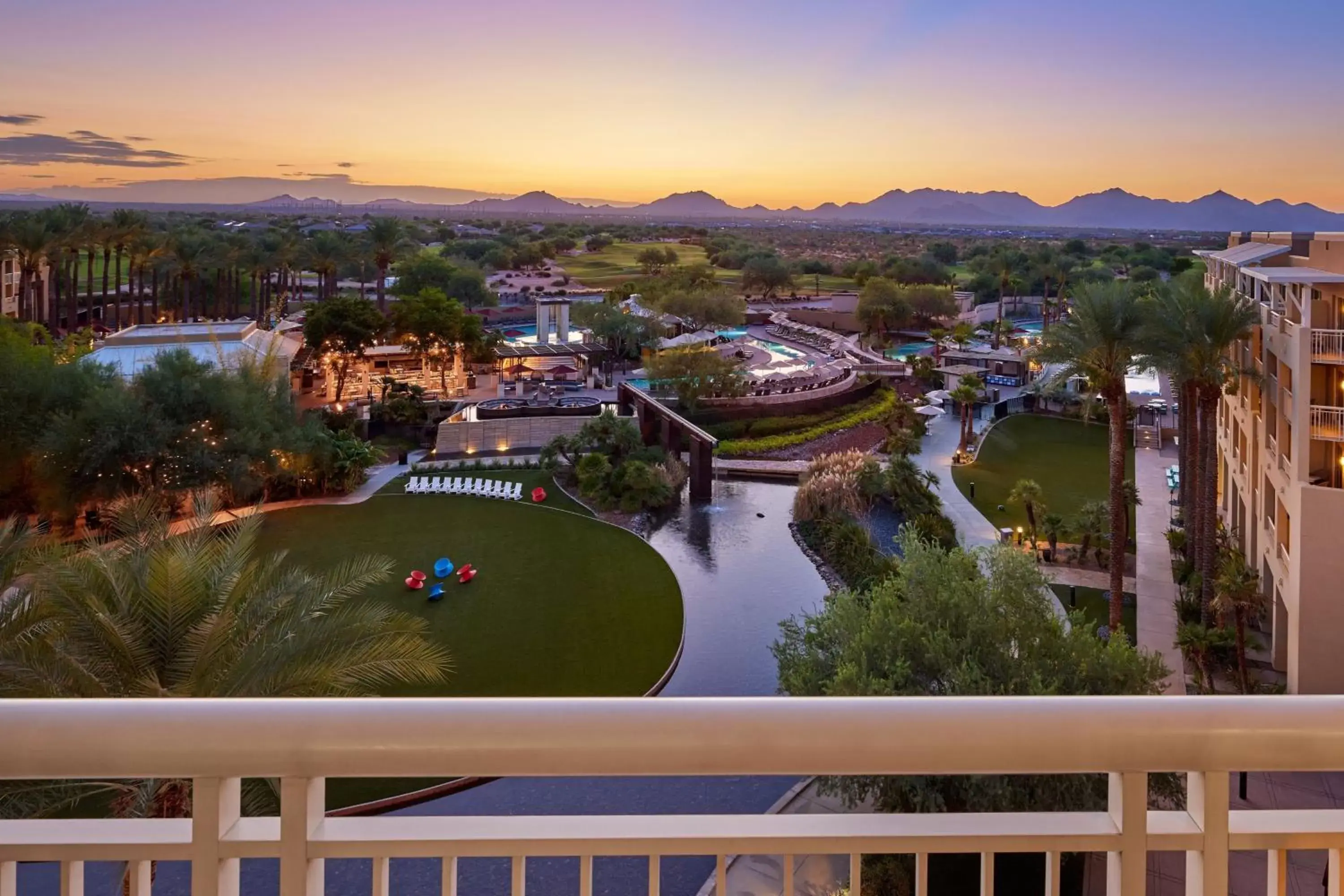 Swimming pool in JW Marriott Phoenix Desert Ridge Resort & Spa