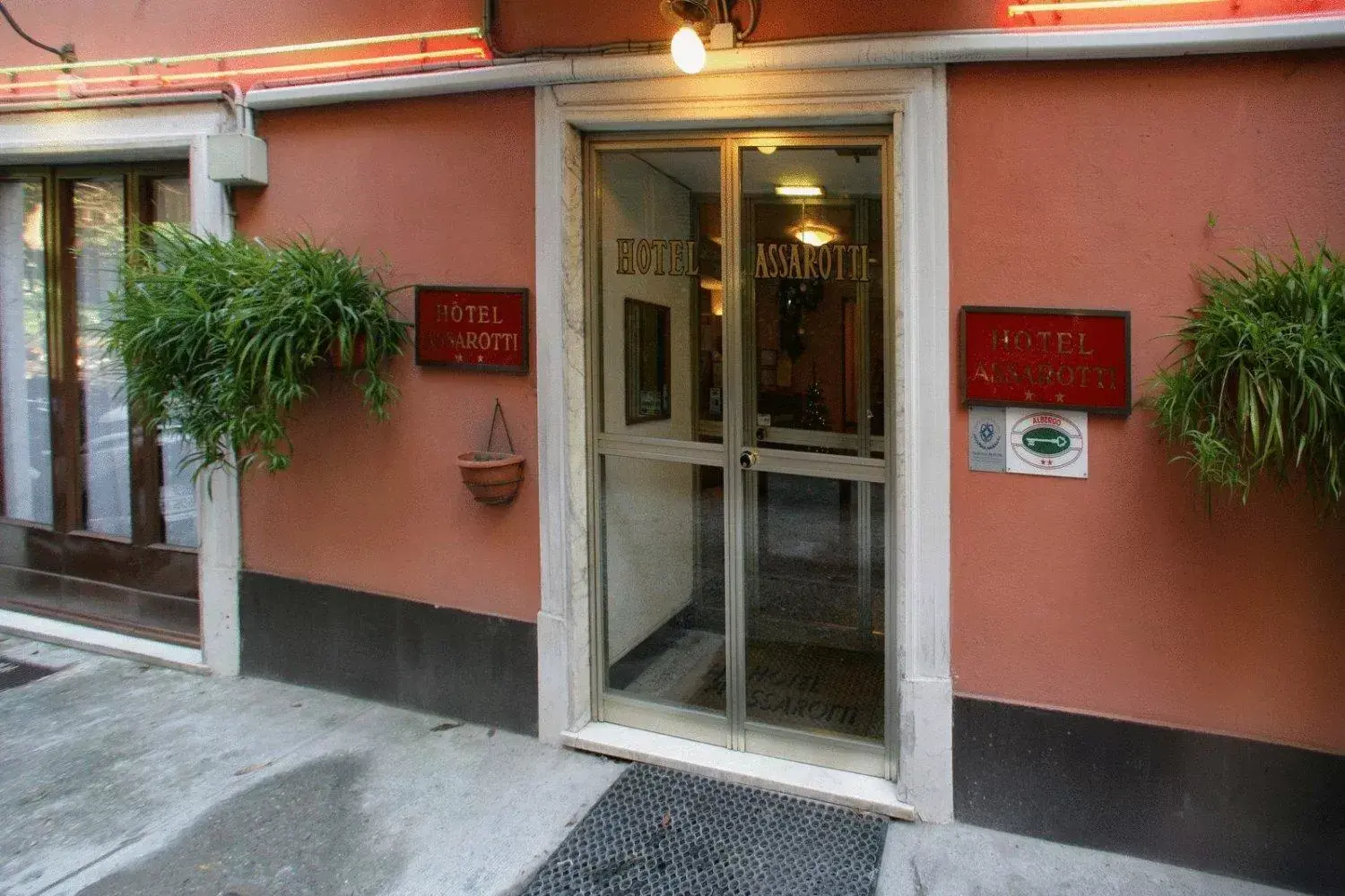 Facade/entrance in Hotel Assarotti