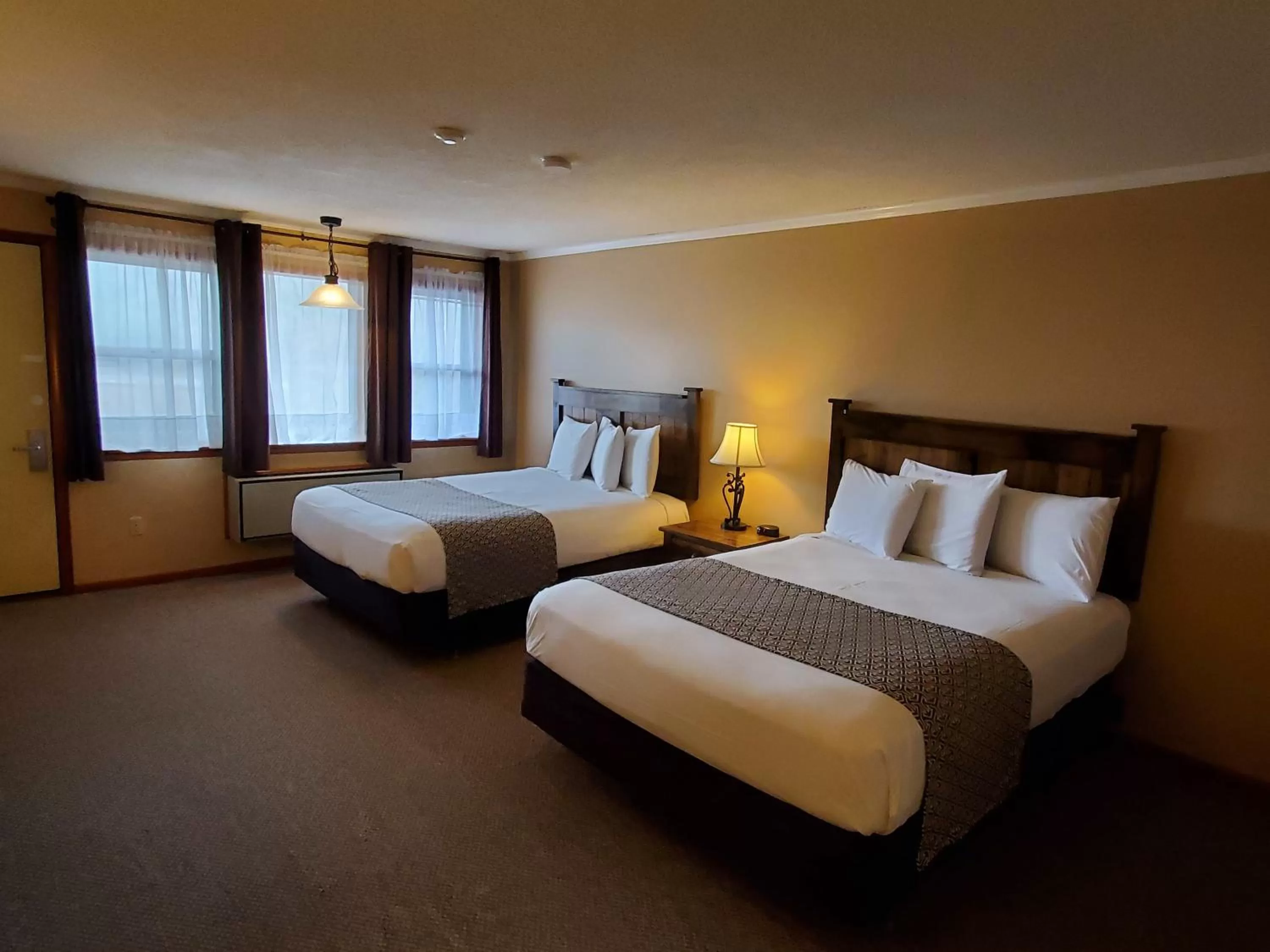 Property building, Bed in Bayside Resort, Lake George NY