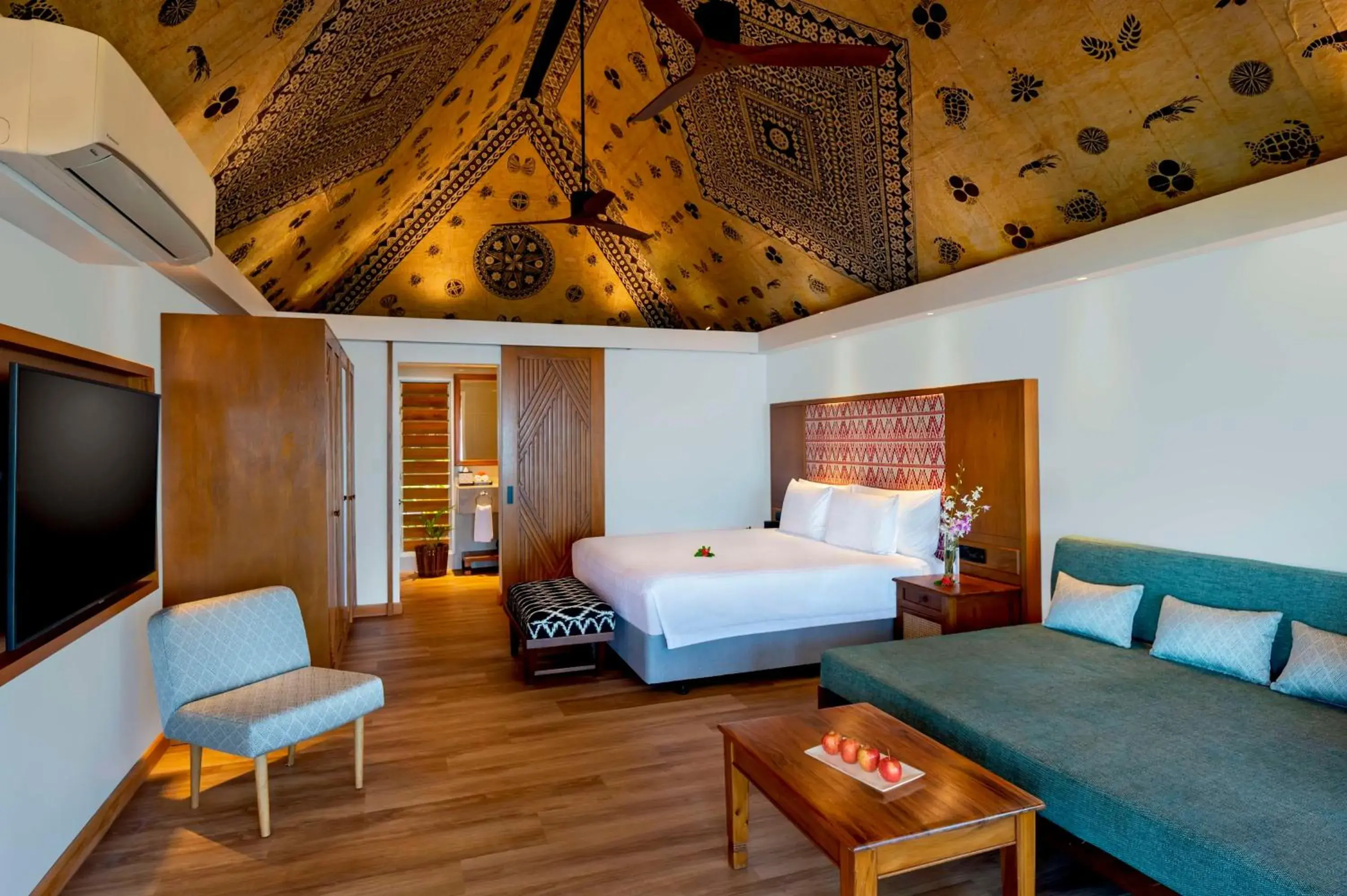 Bedroom, Bed in Outrigger Fiji Beach Resort