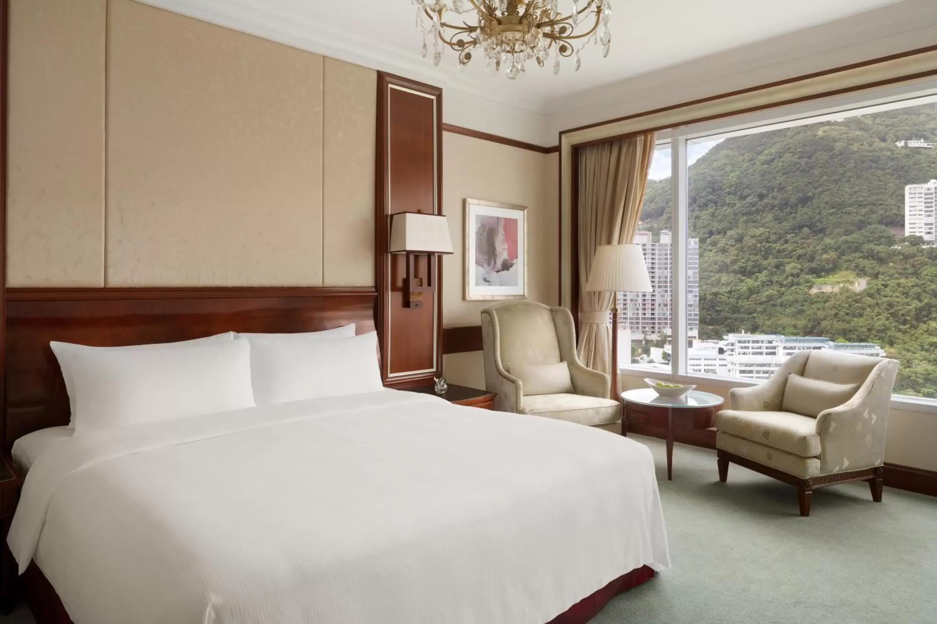 Seating area, Bed in Island Shangri-La, Hong Kong