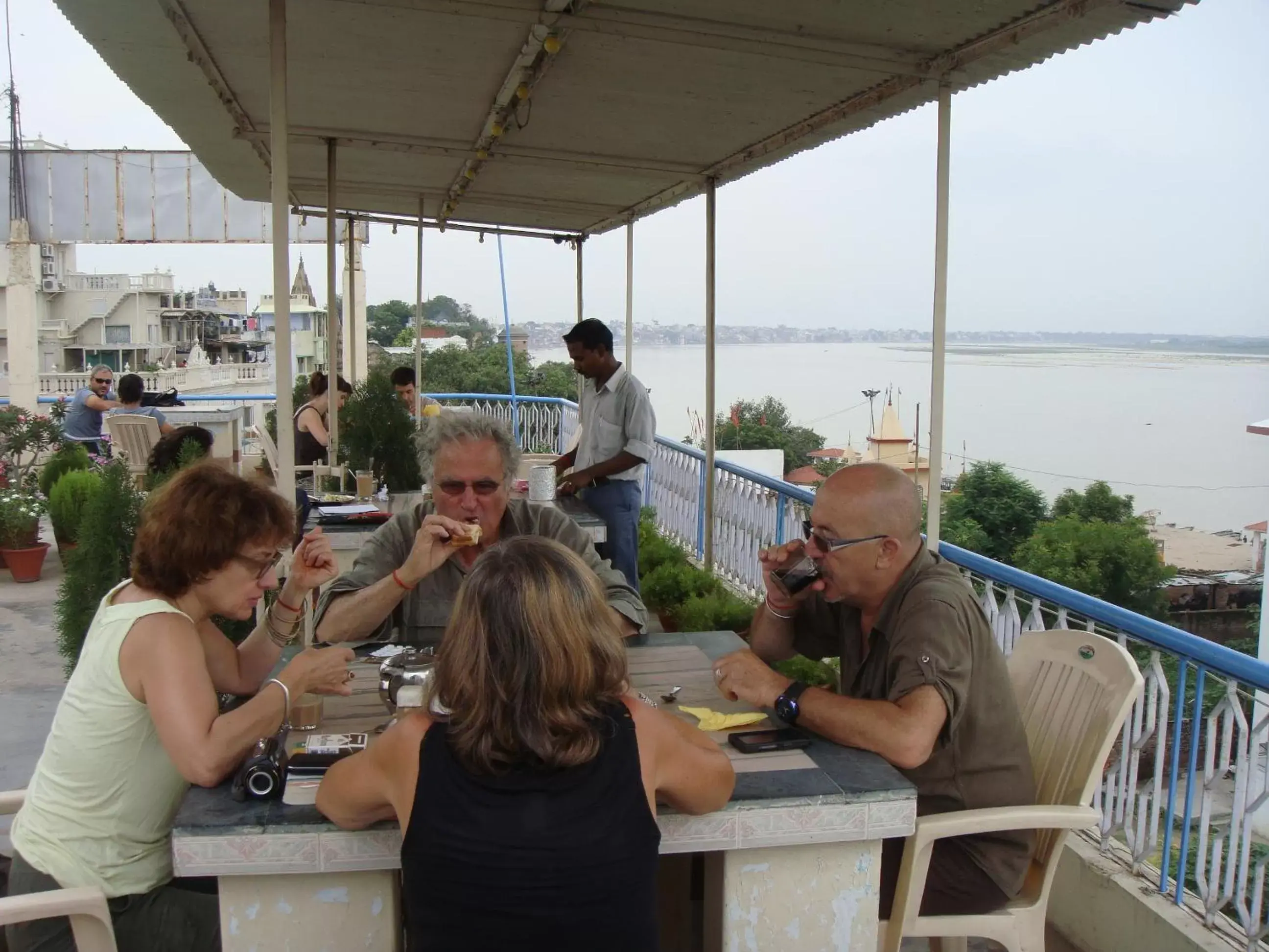 Restaurant/places to eat in Hotel Temple On Ganges