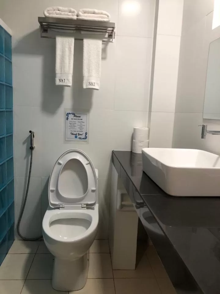 Bathroom in South Anchorage Inn