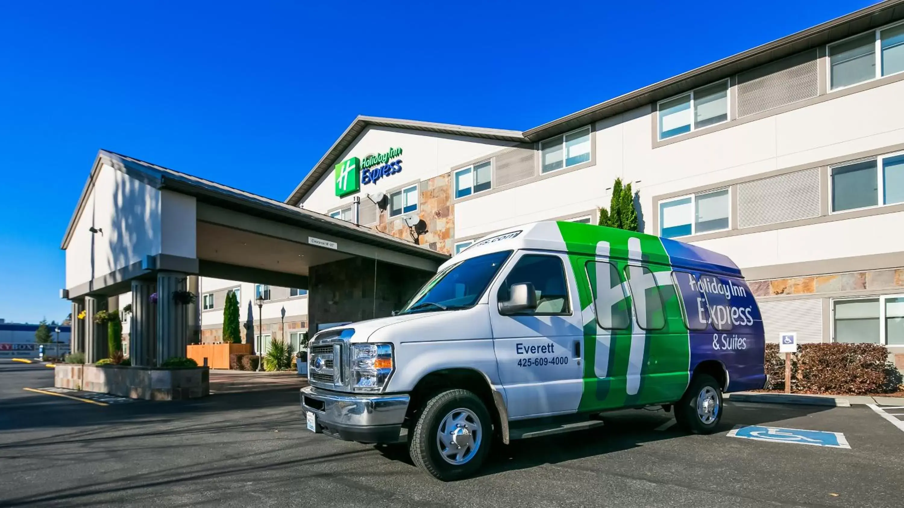 Lobby or reception, Property Building in Holiday Inn Express Hotel & Suites Everett, an IHG Hotel