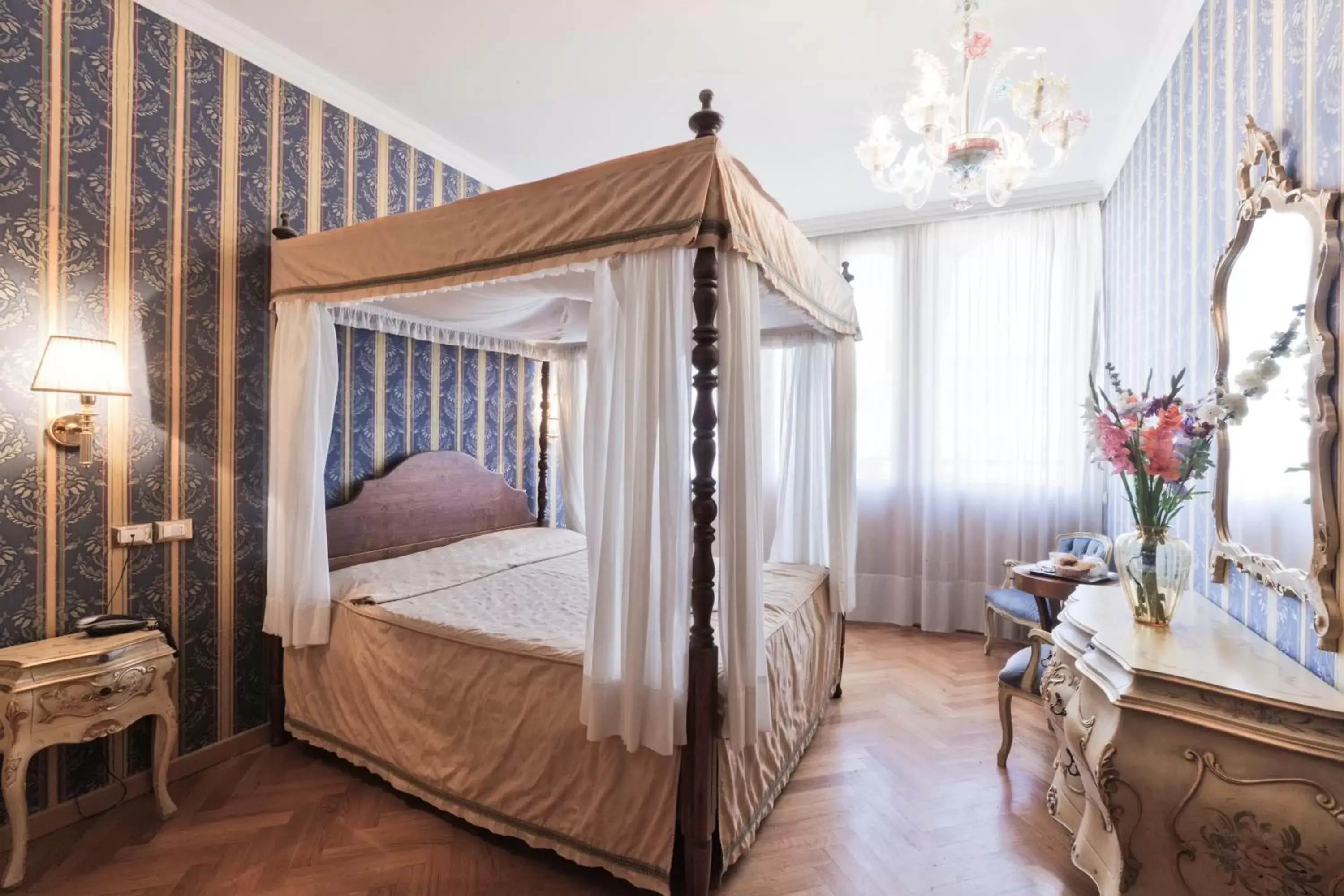 Bedroom in Palazzo Cendon Piano Antico