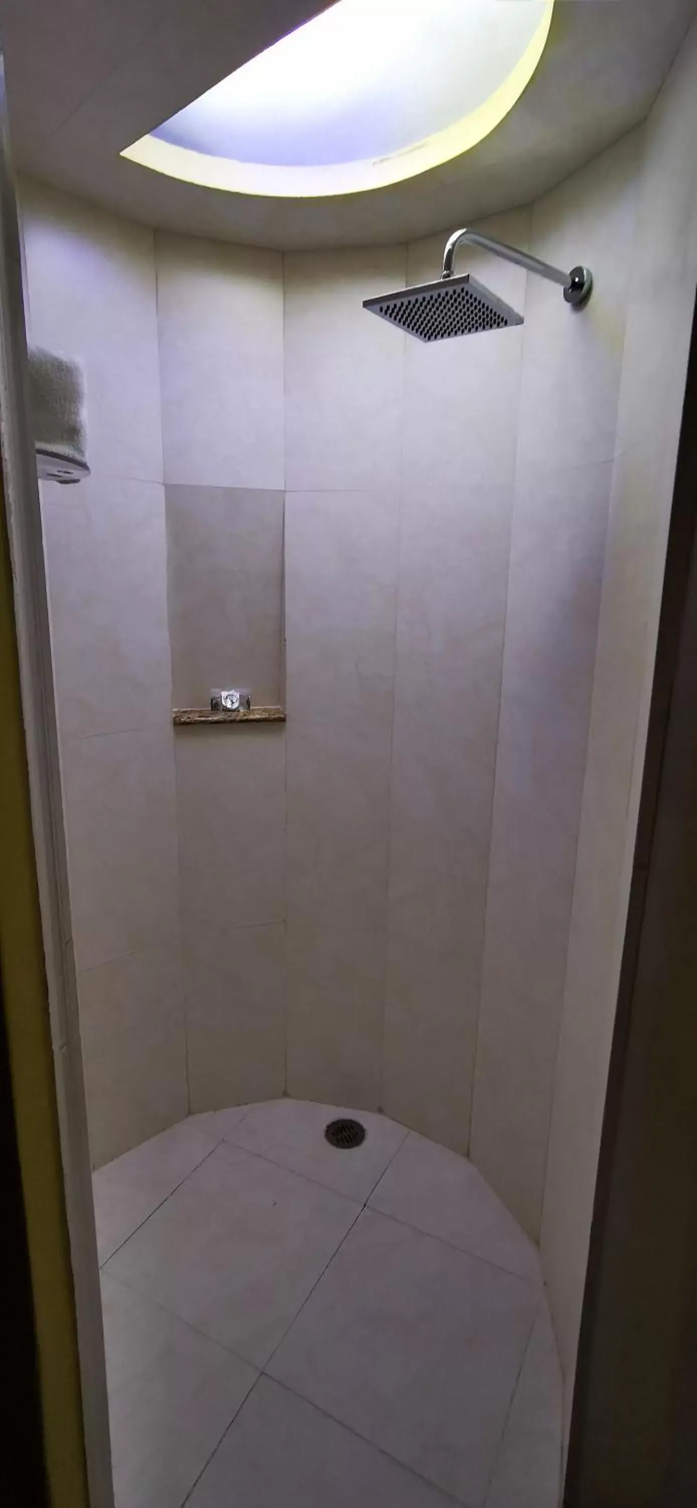 Shower, Bathroom in Hotel Lua