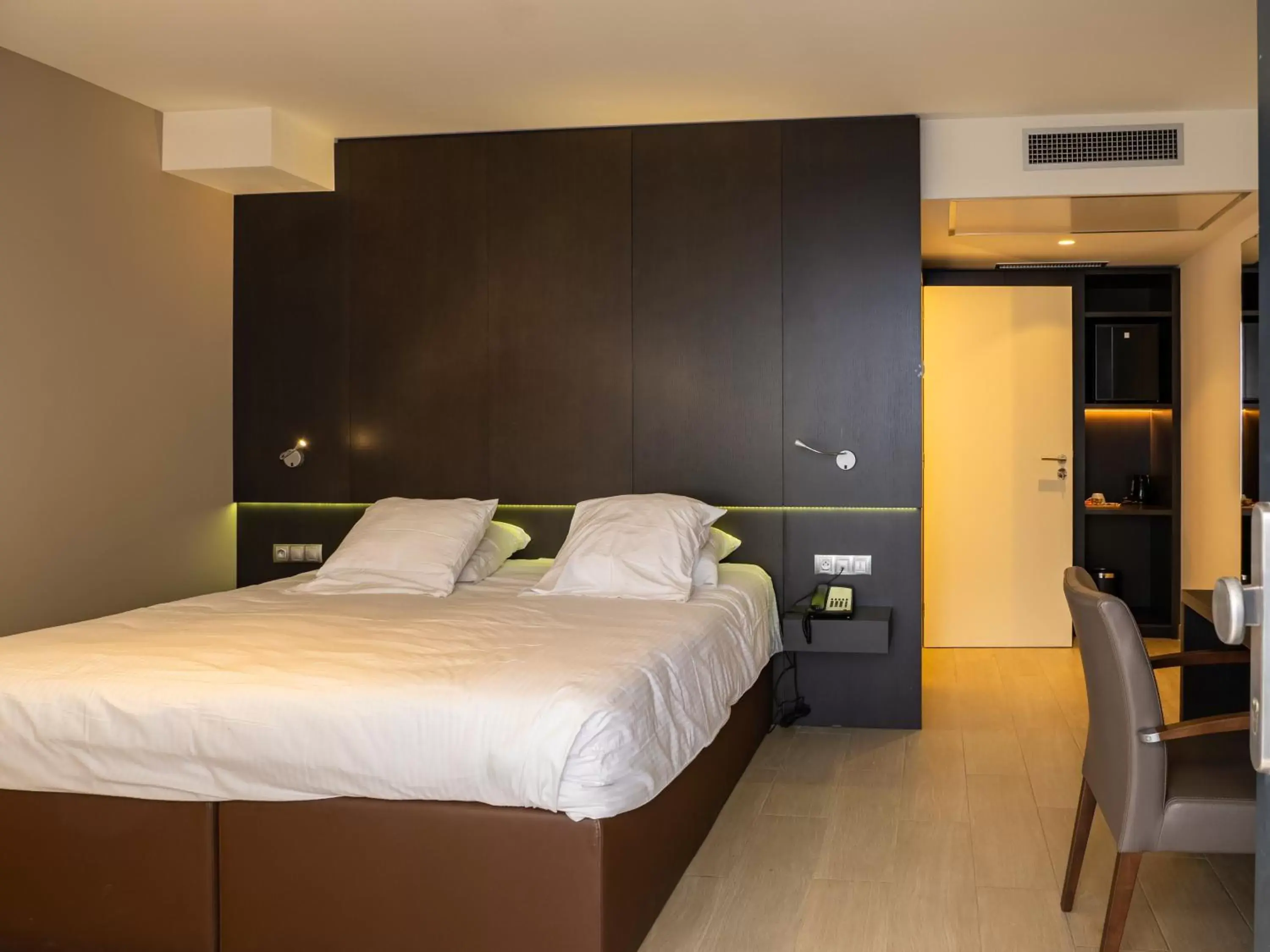 Bedroom, Bed in Tower Hotel Aalst Bedroom, Bed in Tower Hotel Aalst
