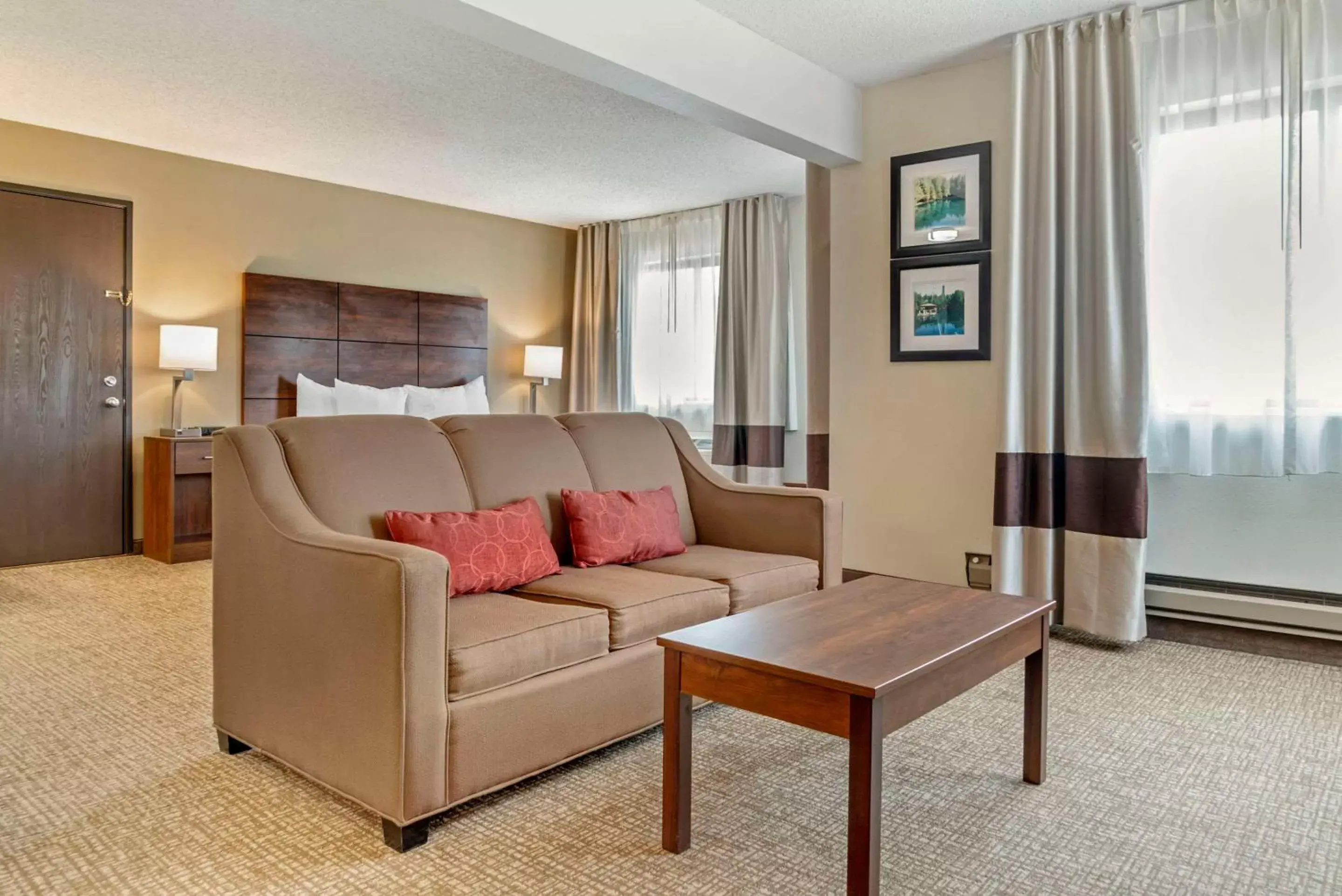 Bedroom, Seating Area in Comfort Inn