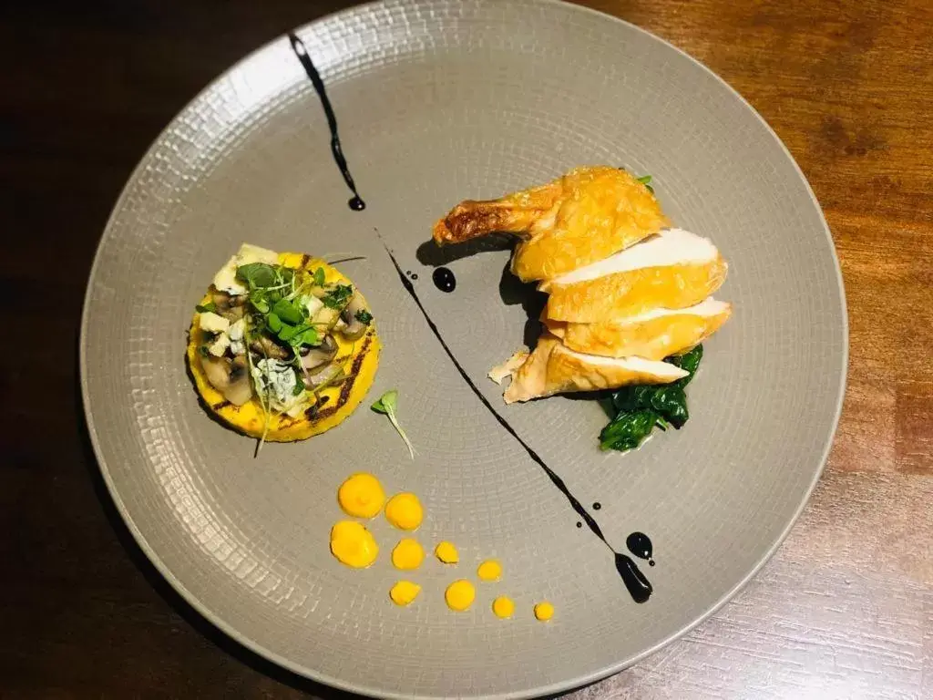 Restaurant/places to eat in Academy Plaza Hotel Restaurant/places to eat in Academy Plaza Hotel