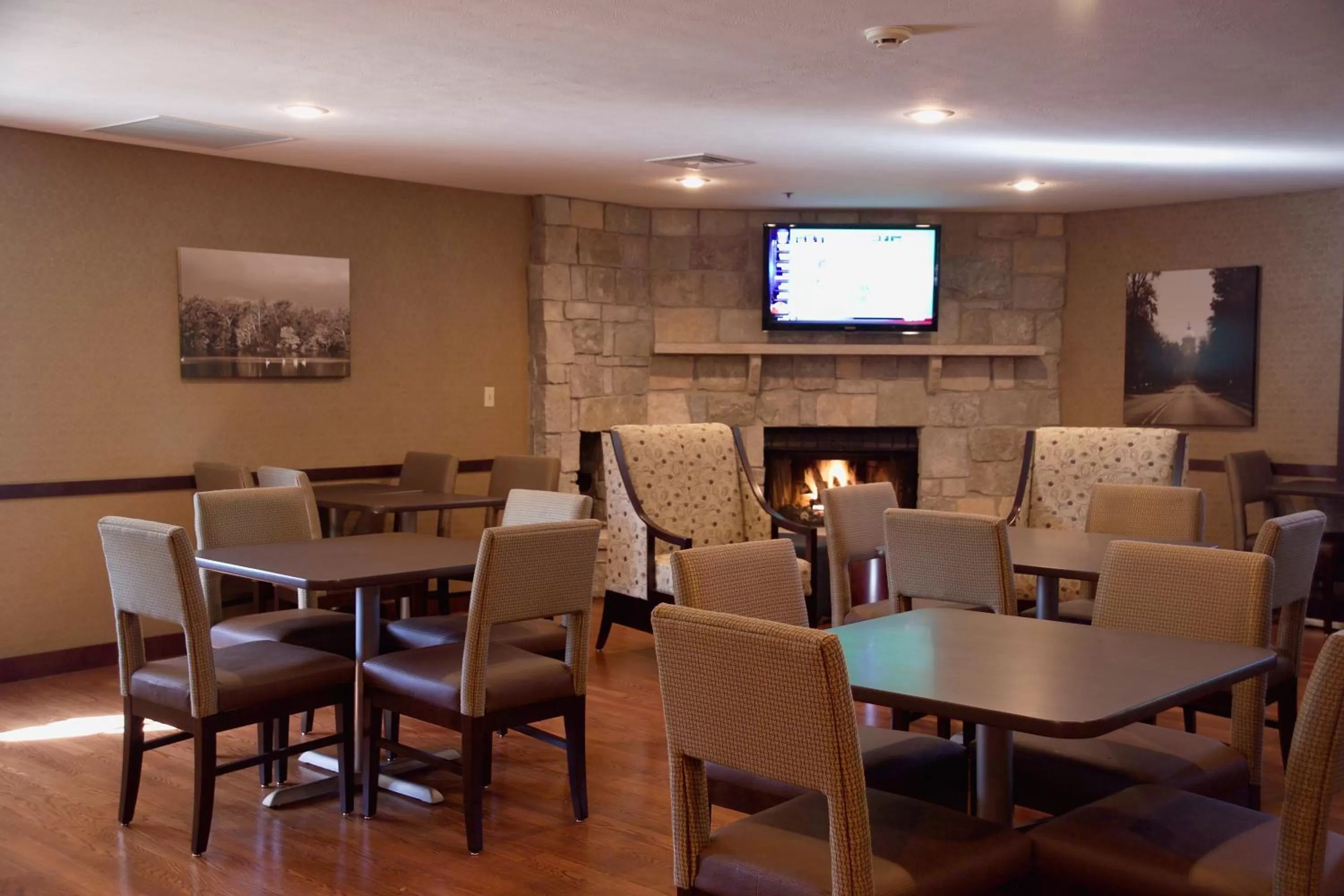 Restaurant/places to eat in Ivy Court Inn and Suites