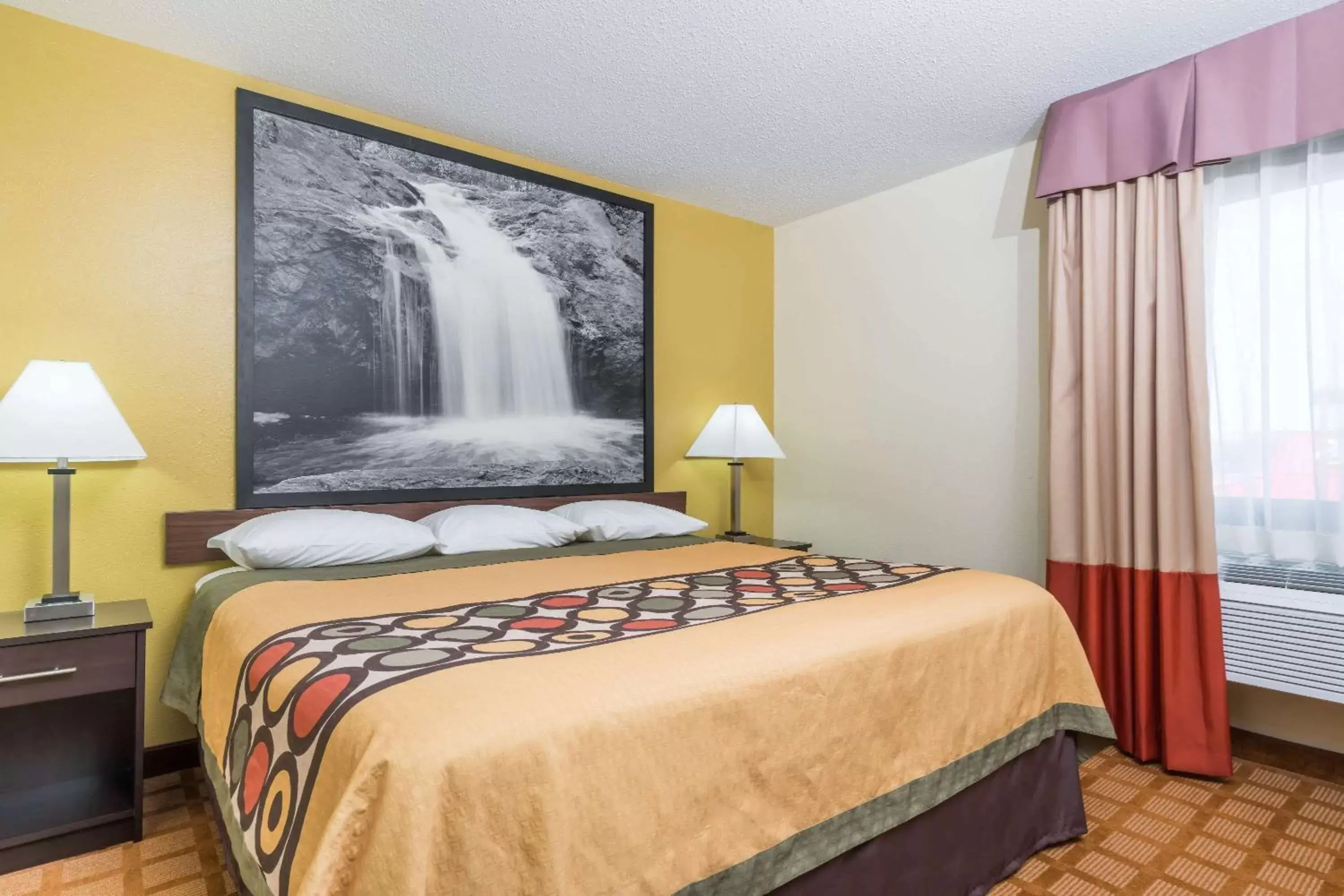 Photo of the whole room, Bed in Super 8 by Wyndham Rice Lake Photo of the whole room, Bed in Super 8 by Wyndham Rice Lake