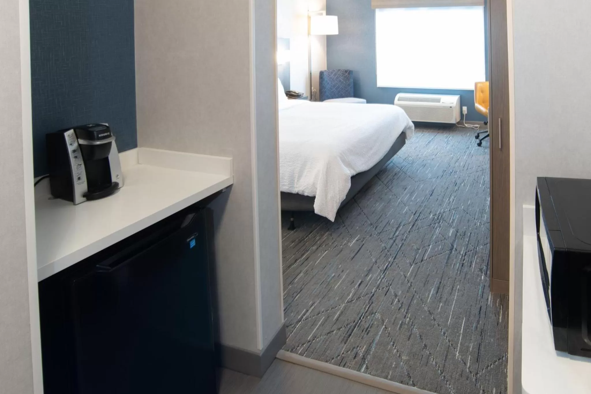 Photo of the whole room, Bed in Holiday Inn Express & Suites - Moose Jaw by IHG