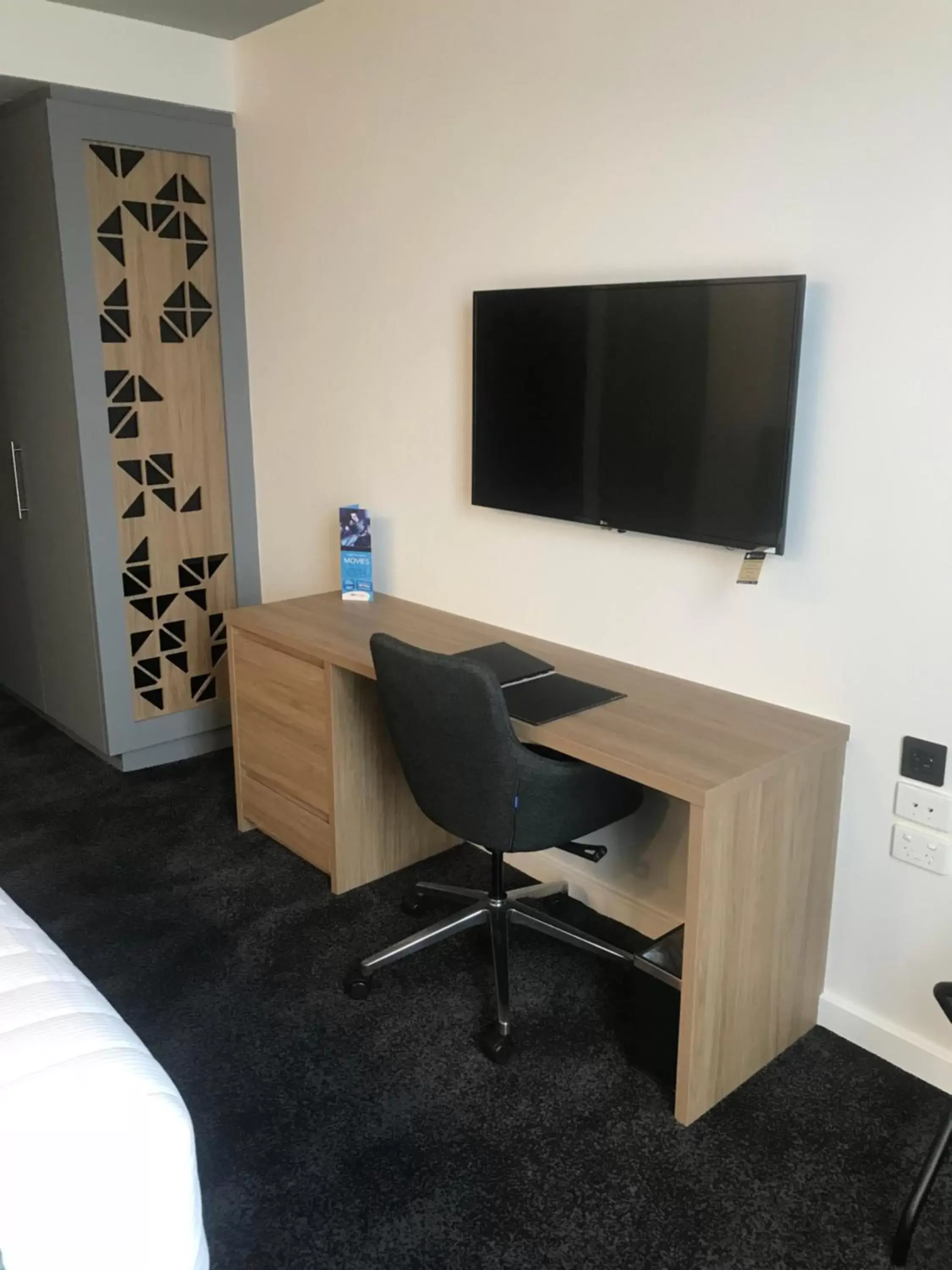 Area and facilities, TV/Entertainment Center in The Gateway Inn, Newcastle