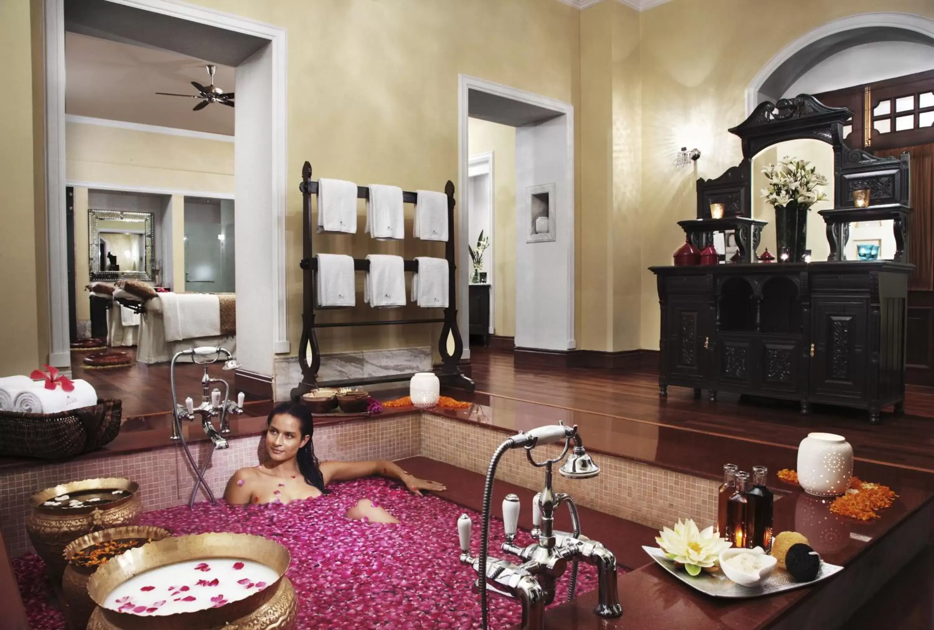 Hot Tub, Bathroom in Taj Nadesar Palace