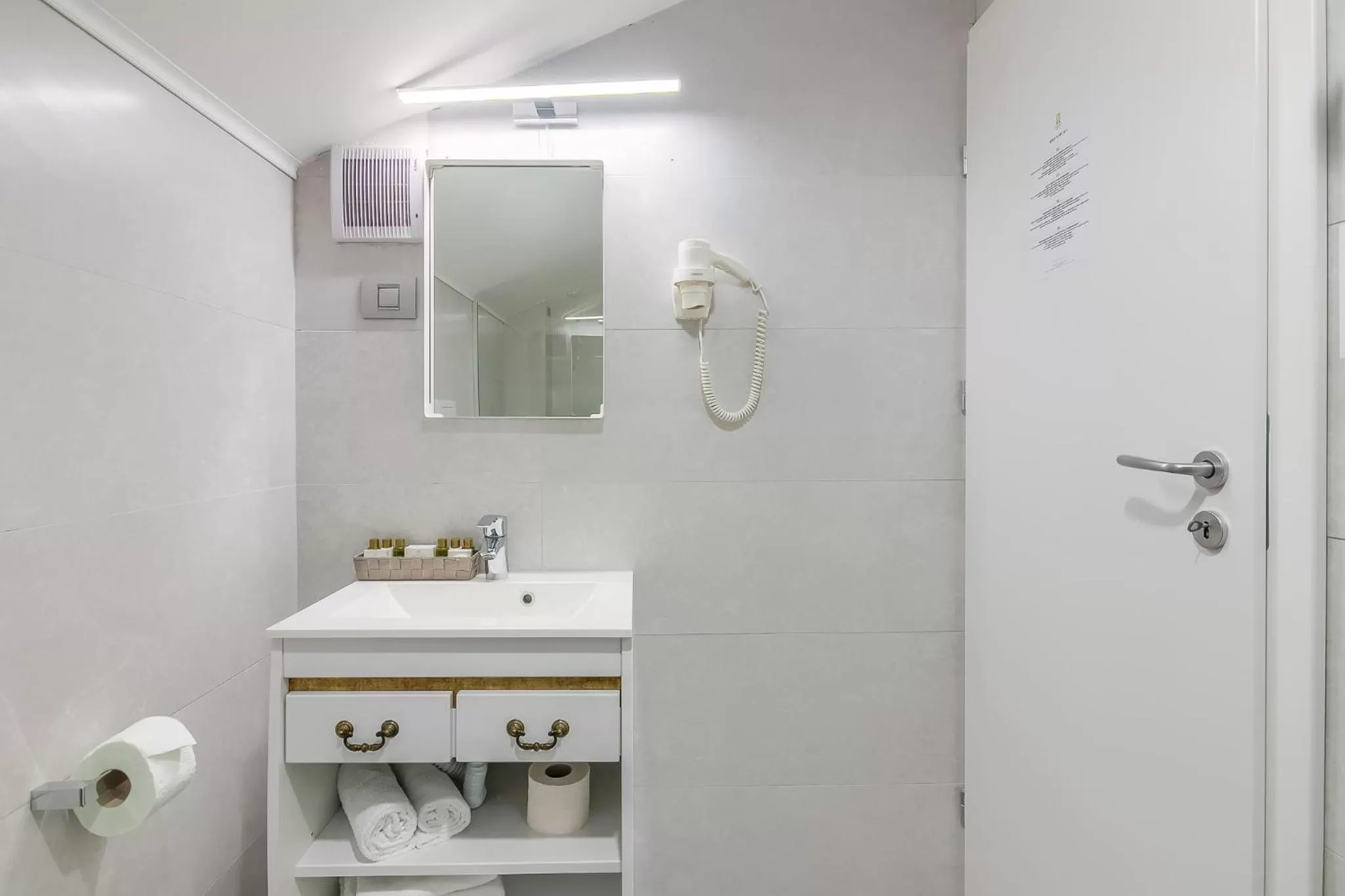 Shower in New Era Hotel Old Town Party Zone Bucharest- parking with fee nearby - NOT at the hotel !