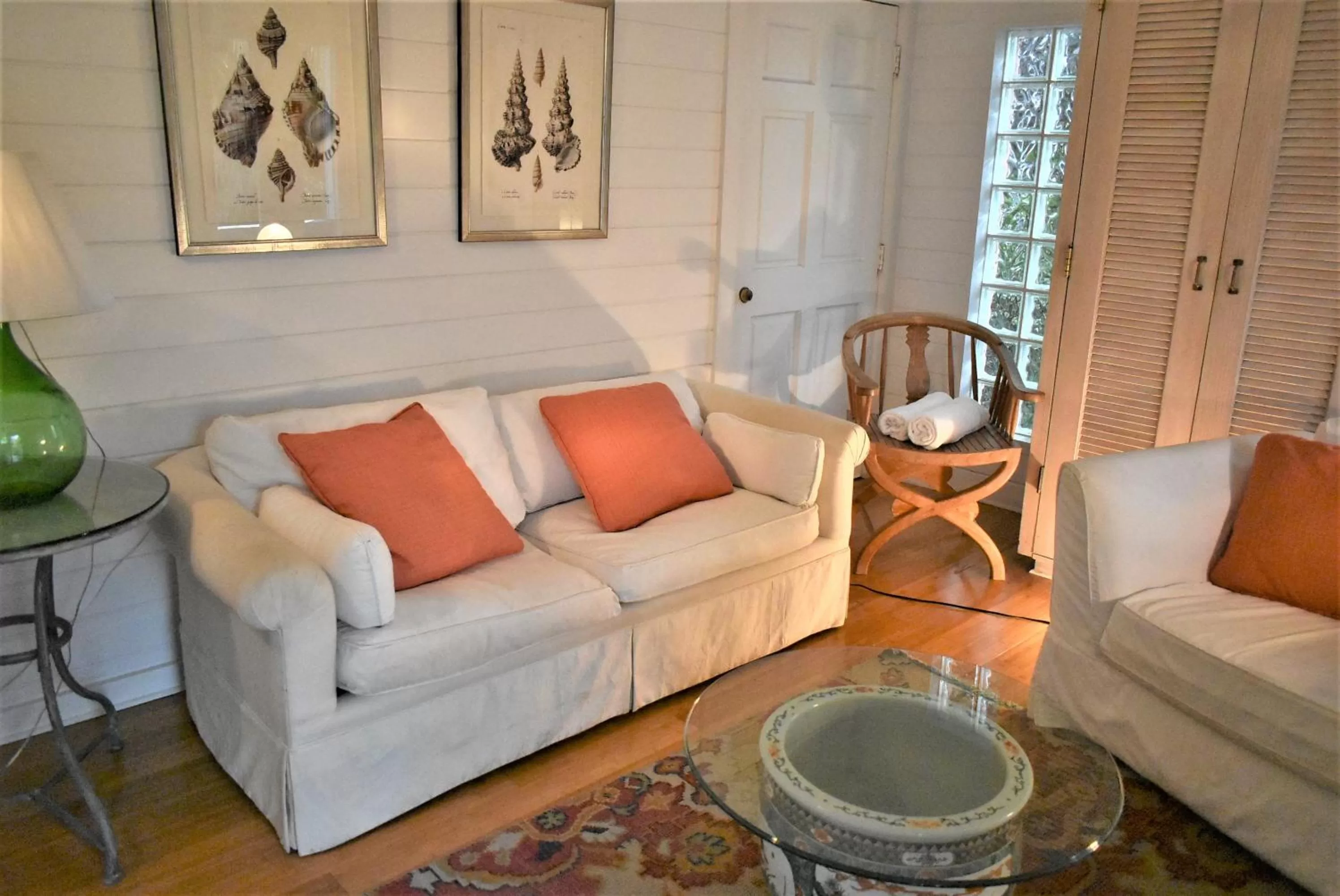 Living room in Simonton Court Historic Inn & Cottages