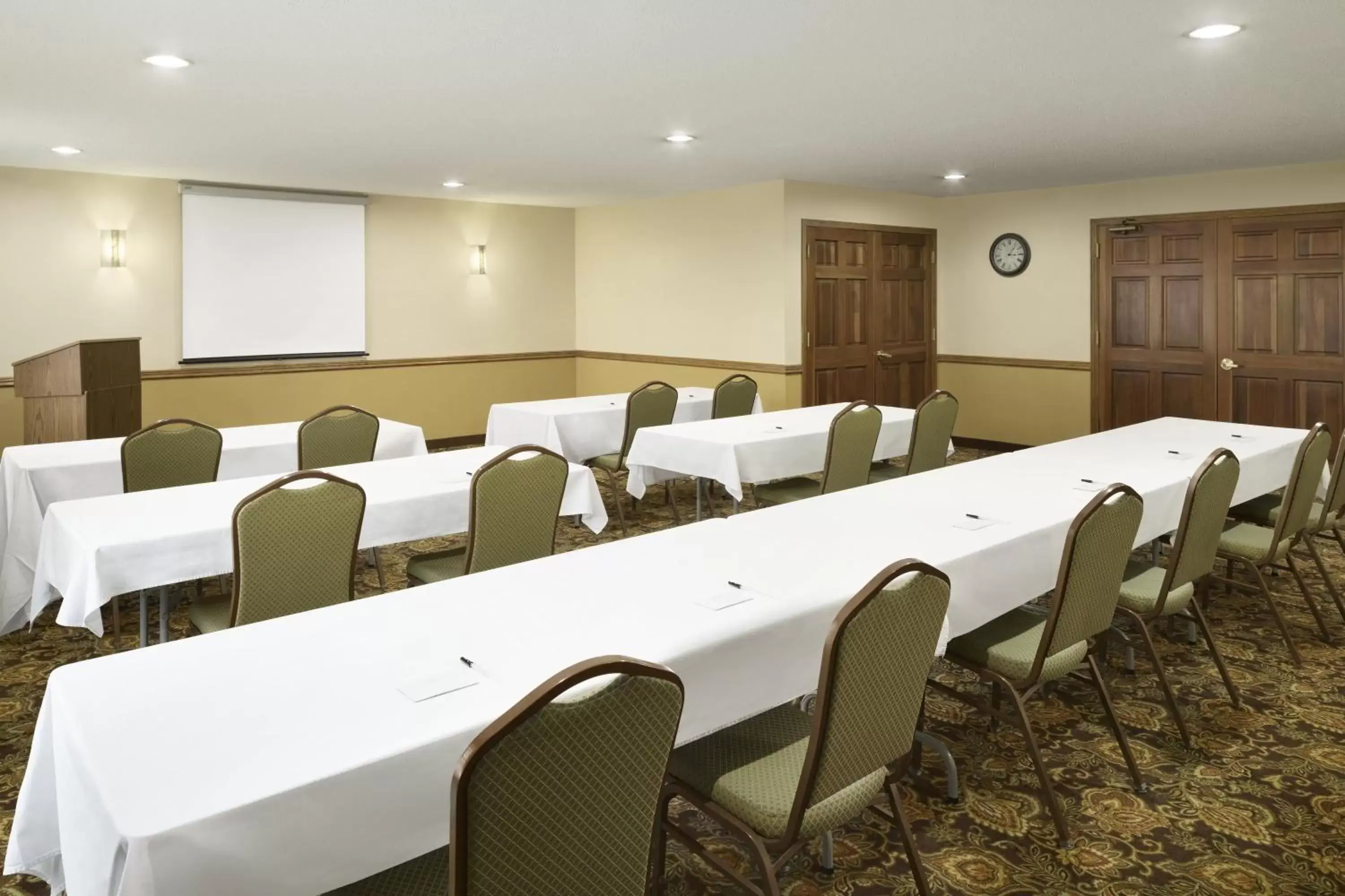 Meeting/conference room in Country Inn & Suites by Radisson, Grinnell, IA