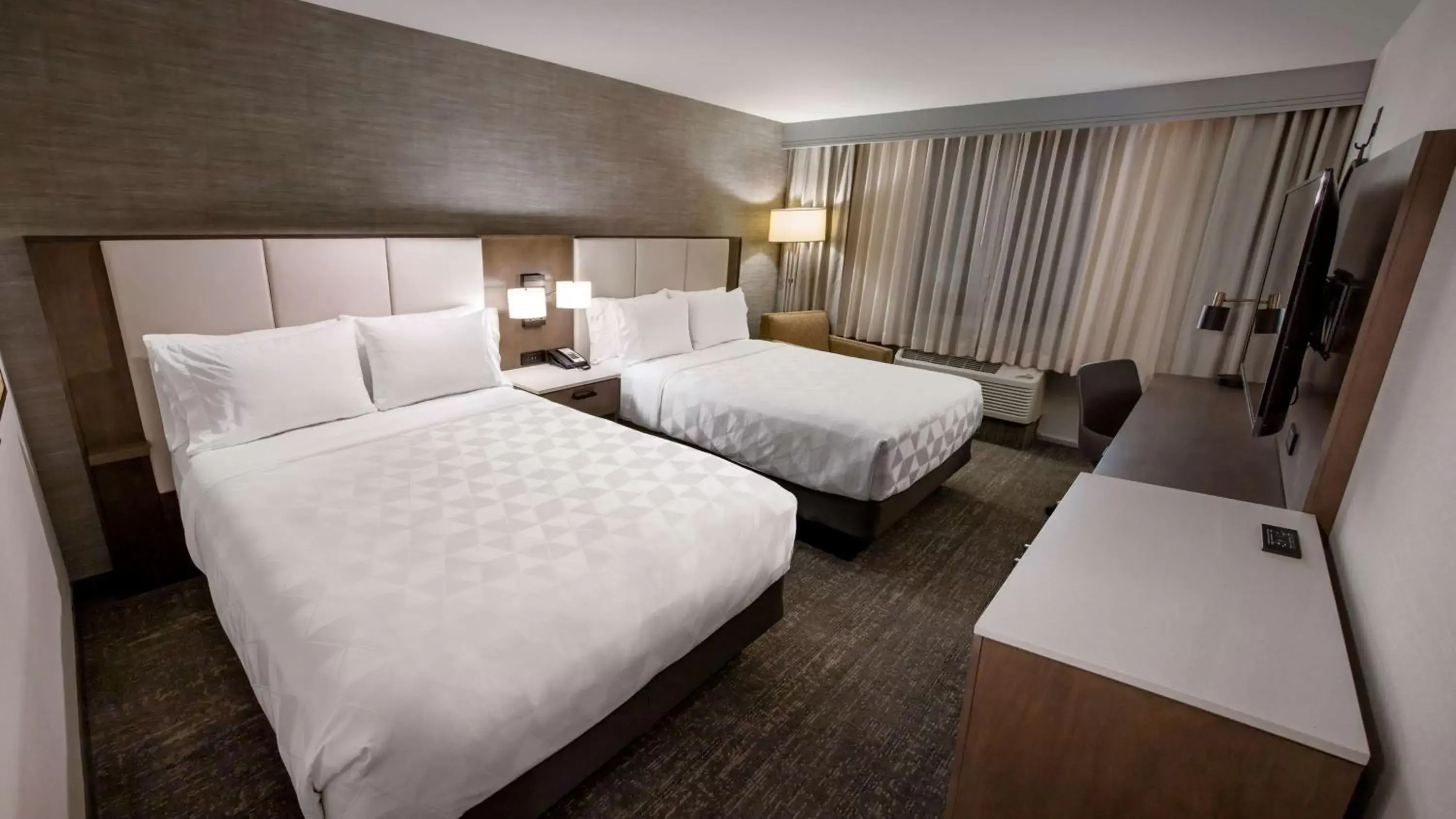 Bed in Doubletree by Hilton Buena Park