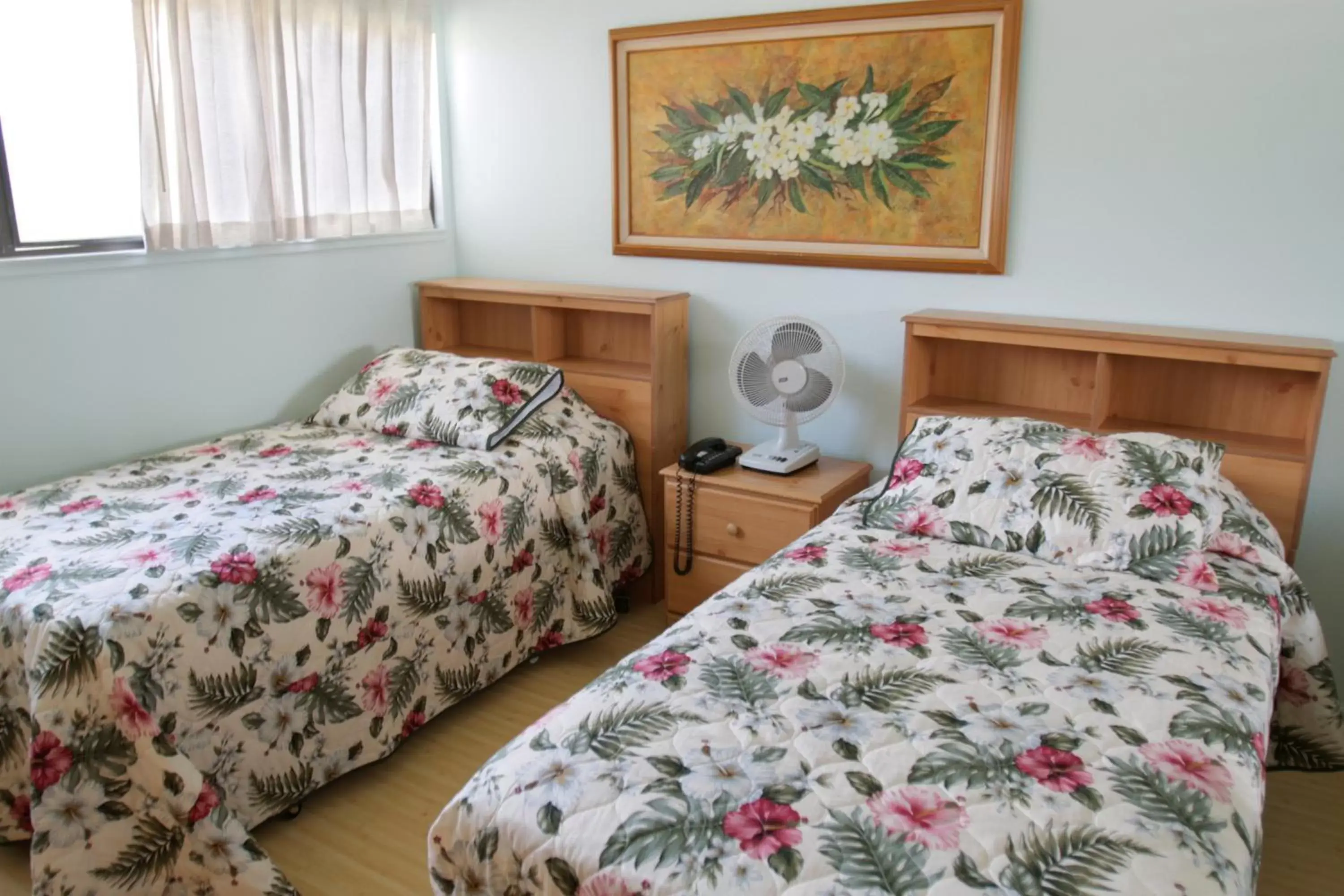Bedroom, Bed in Castle Molokai Shores