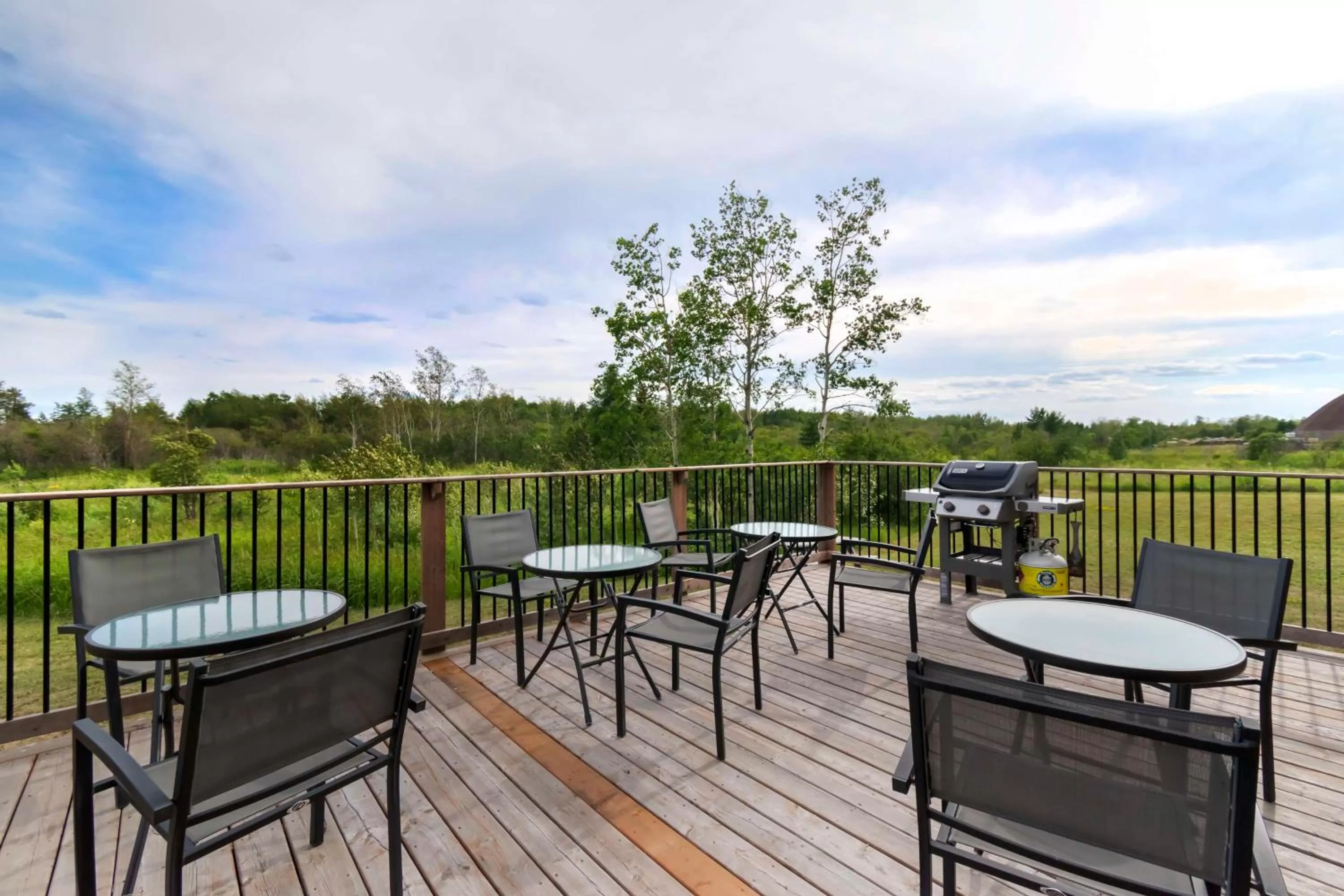 Property building in Villa Inn & Suites - SureStay Collection by Best Western