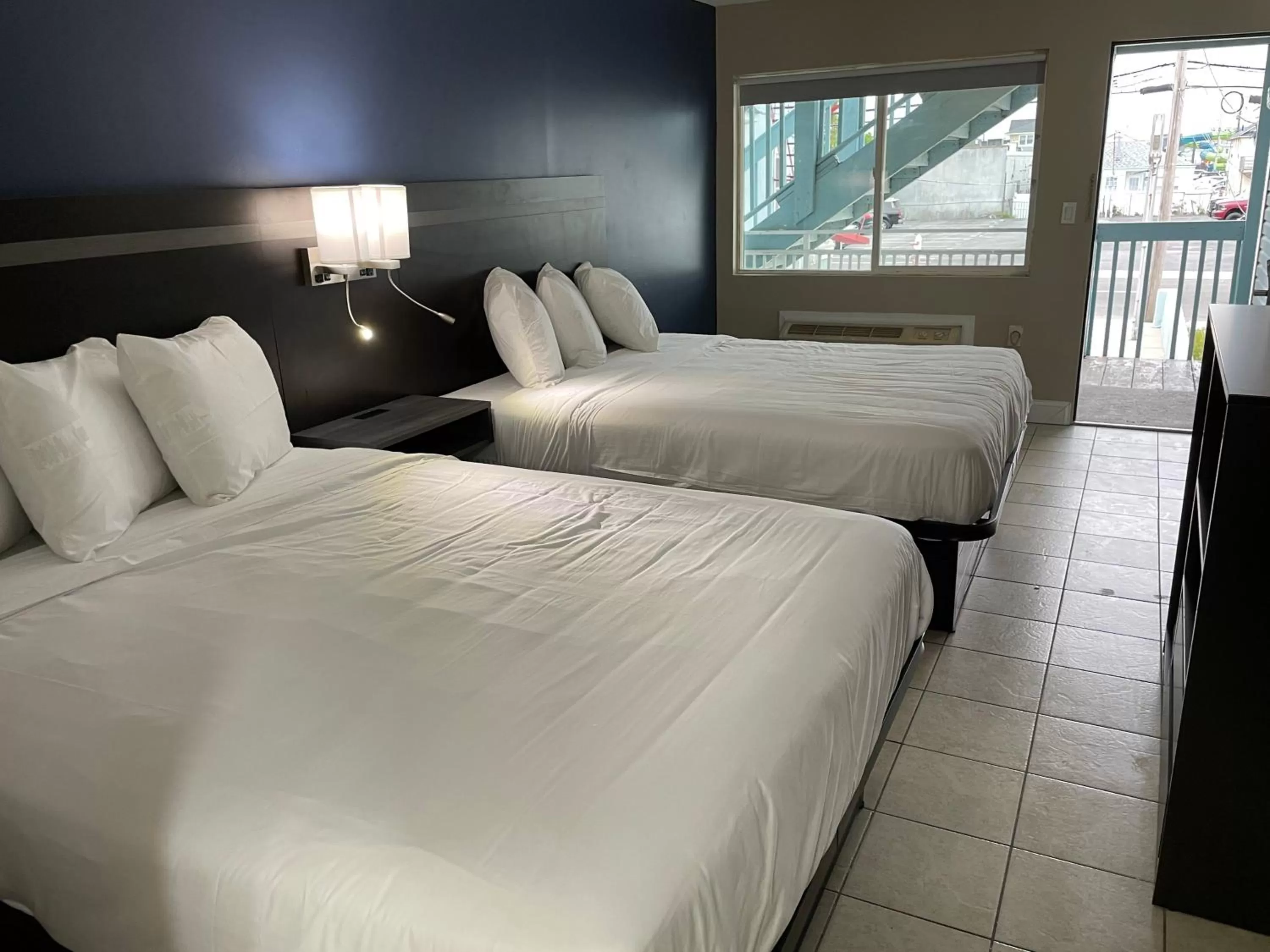 Bedroom, Bed in Seaside Sands Inn