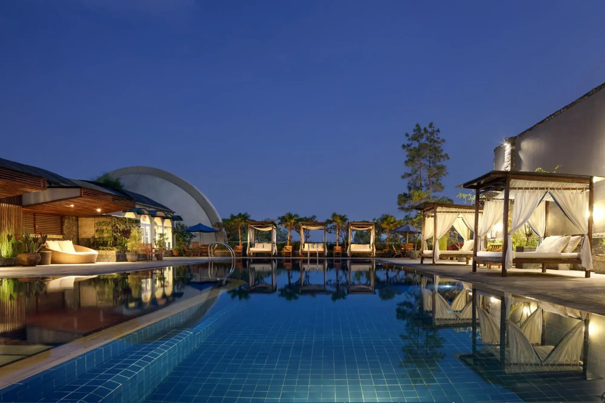 Swimming Pool in Hotel Aryaduta Bandung