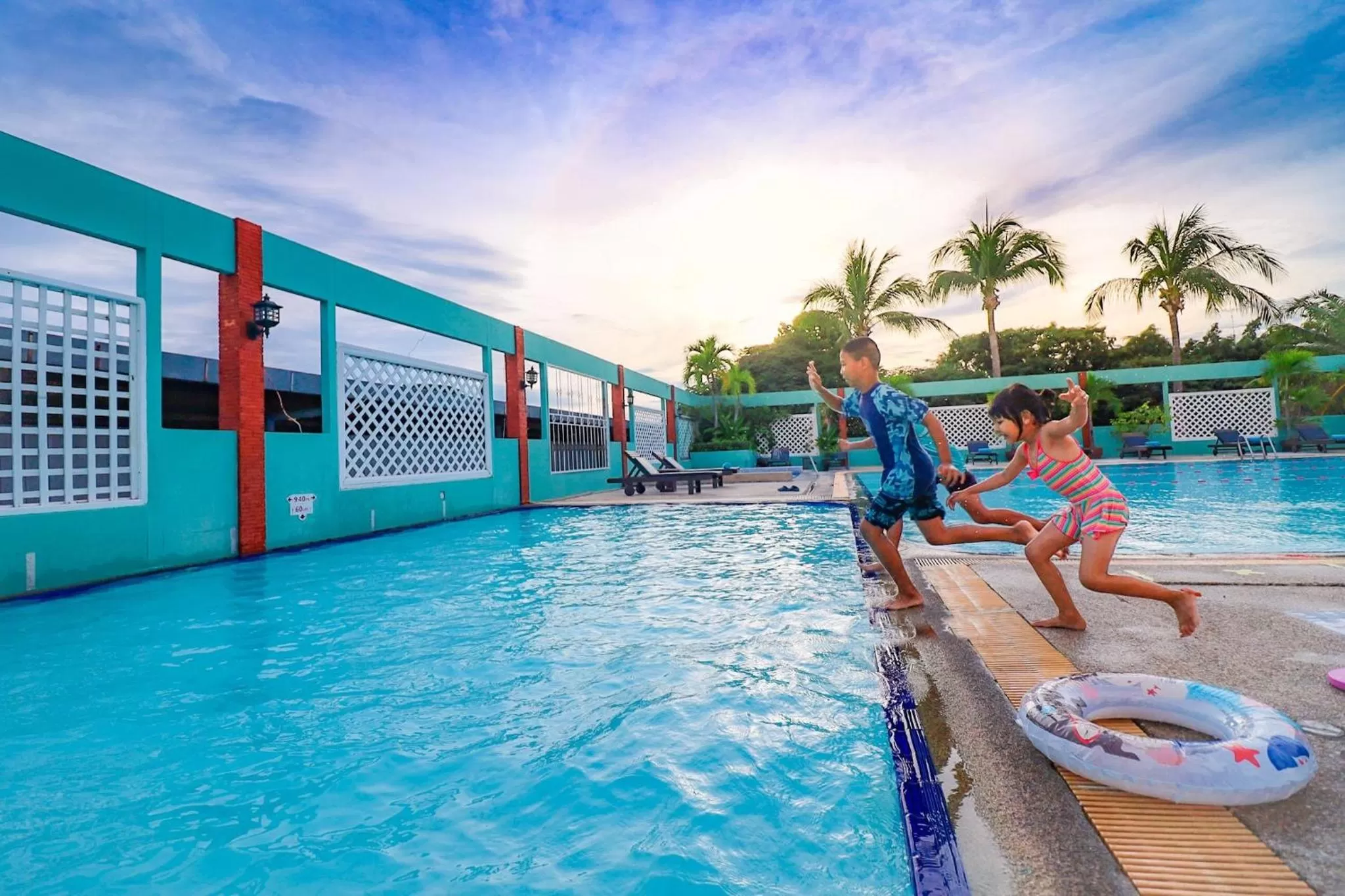 Swimming pool in Hua Hin Grand Hotel and Plaza - SHA Extra Plus
