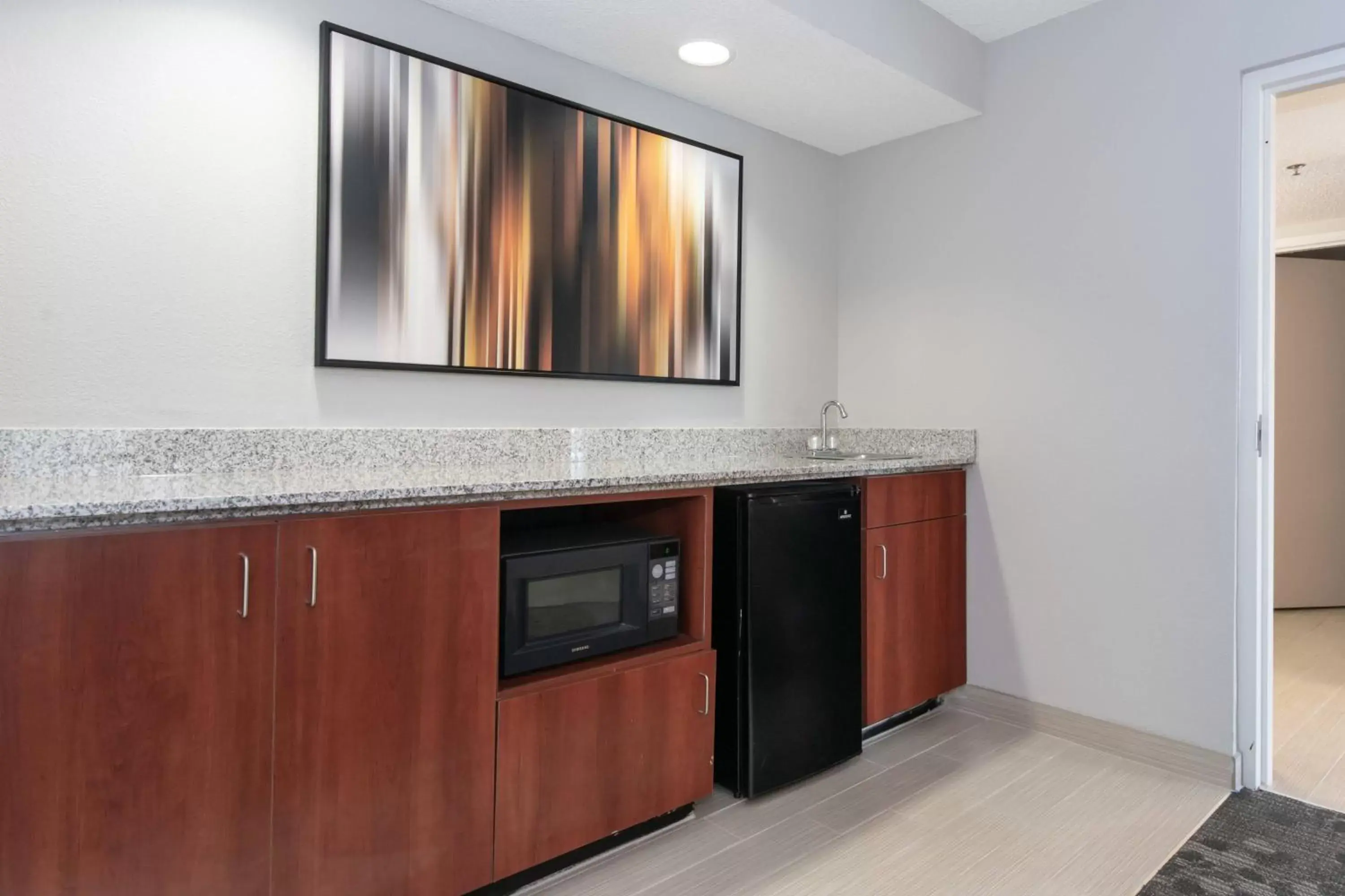 Photo of the whole room, TV/Entertainment Center in Courtyard by Marriott Charlotte Lake Norman