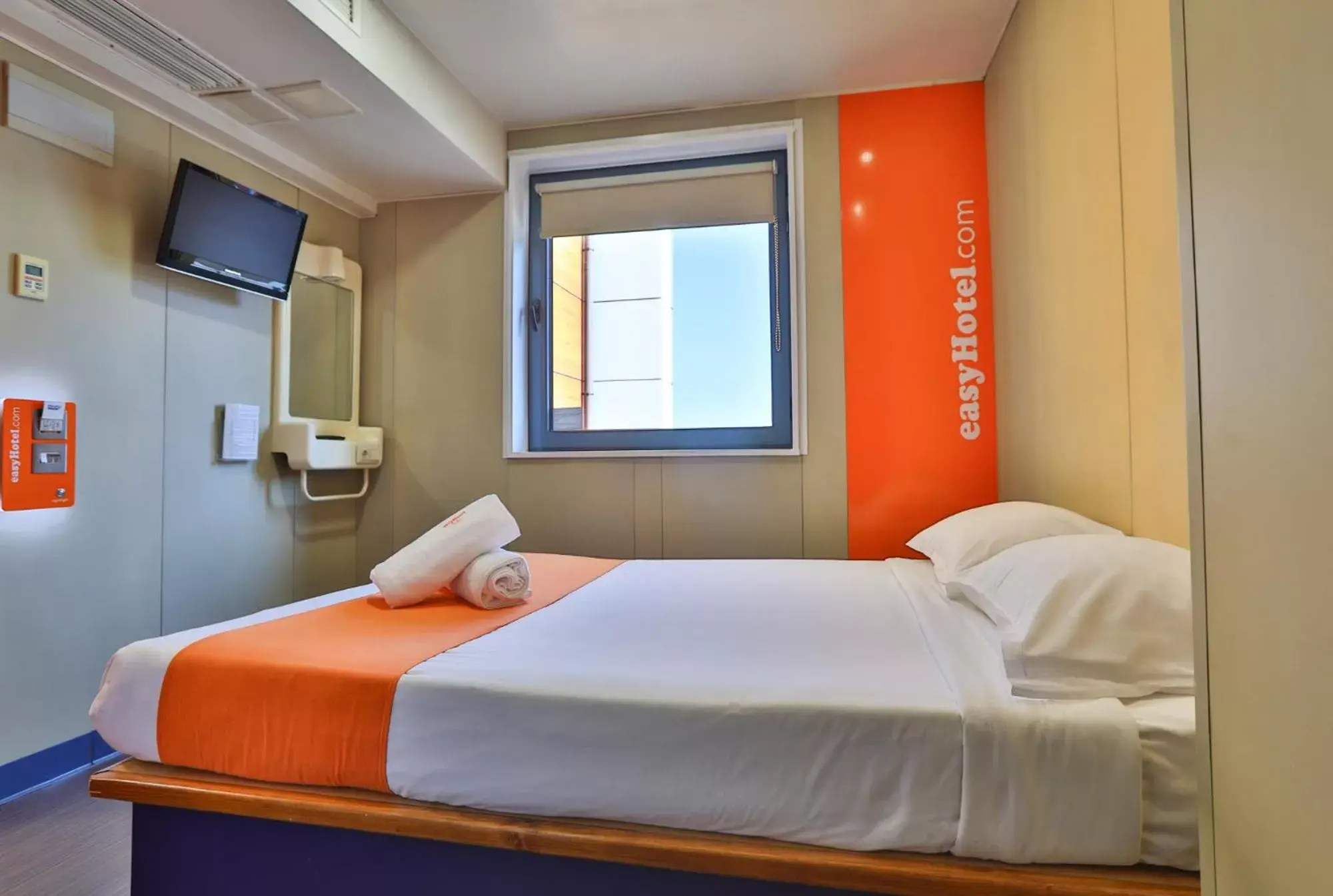 Photo of the whole room, Bed in easyHotel Sofia