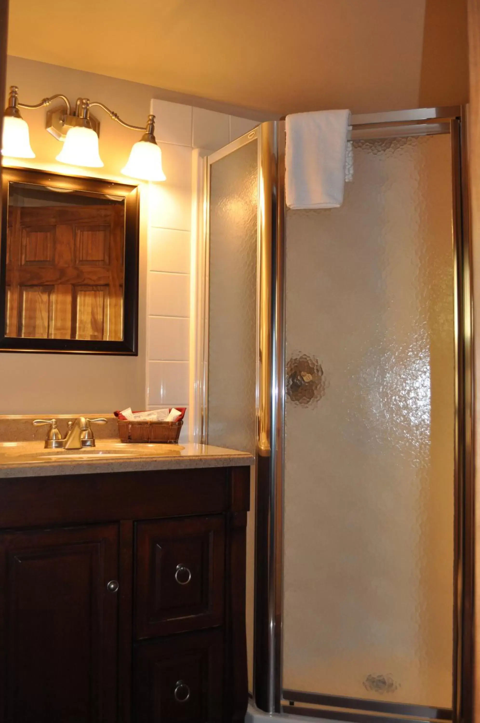 Bathroom in Rocky Ridge Country Lodge