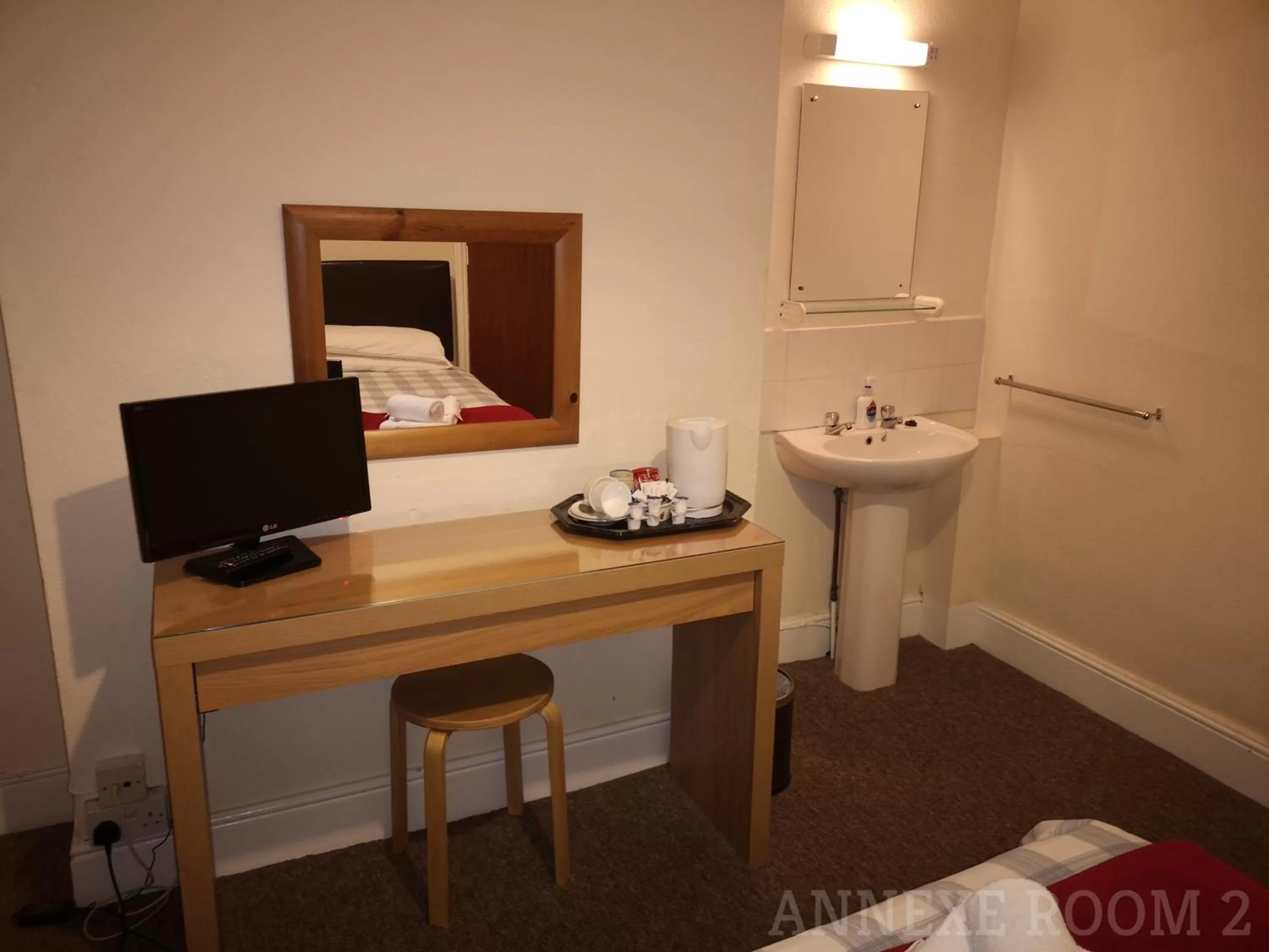 Coffee/tea facilities in Westgate Hotel