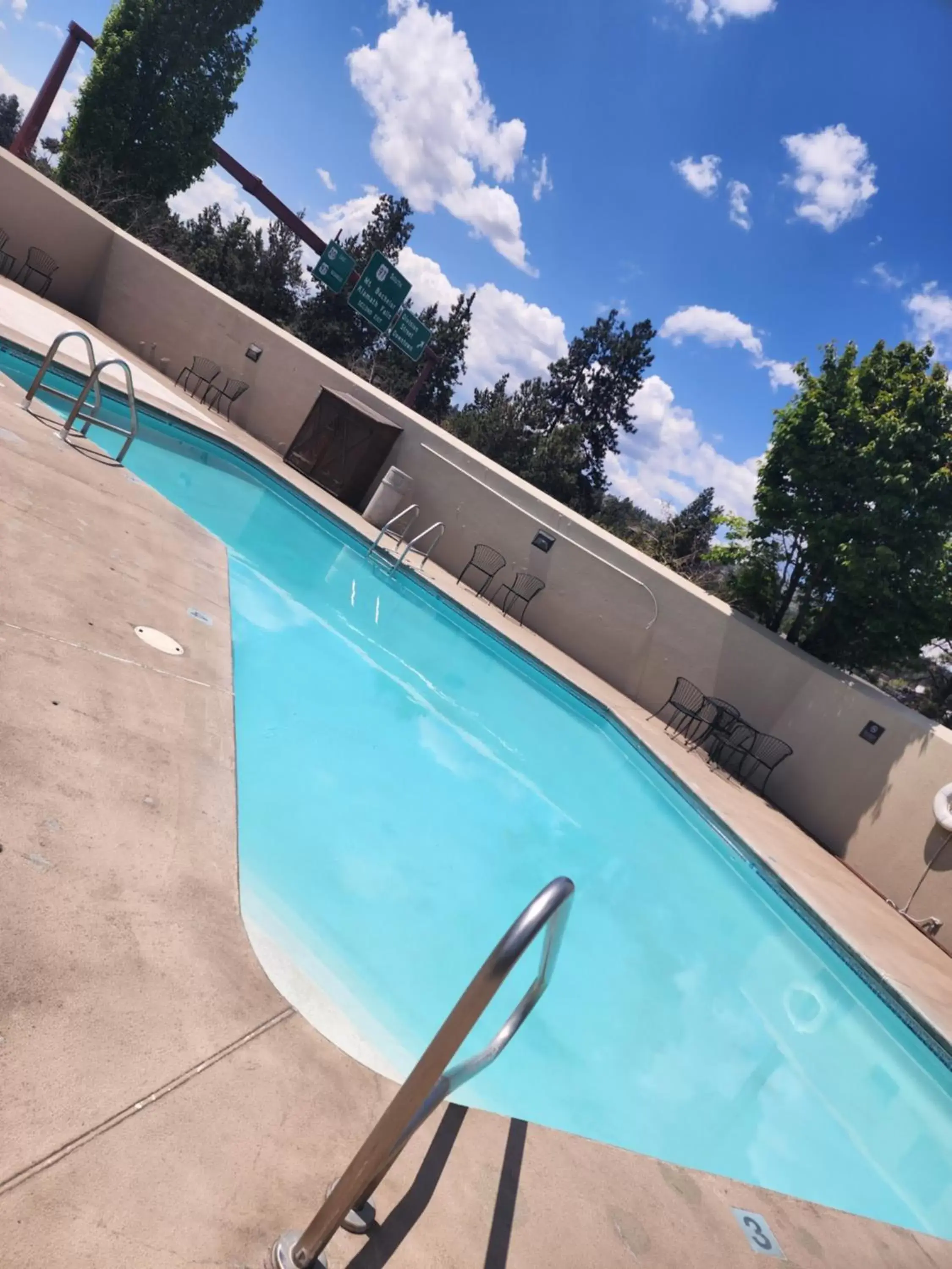 Swimming Pool in Red Lion Inn & Suites Deschutes River - Bend
