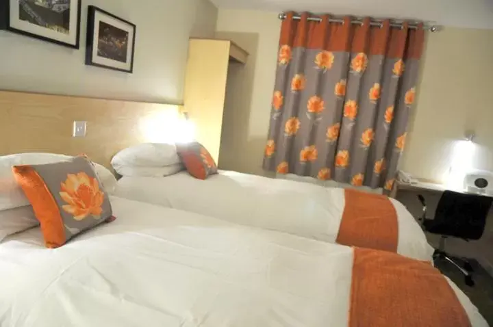 Bedroom, Bed in Royal George Hotel Bedroom, Bed in Royal George Hotel