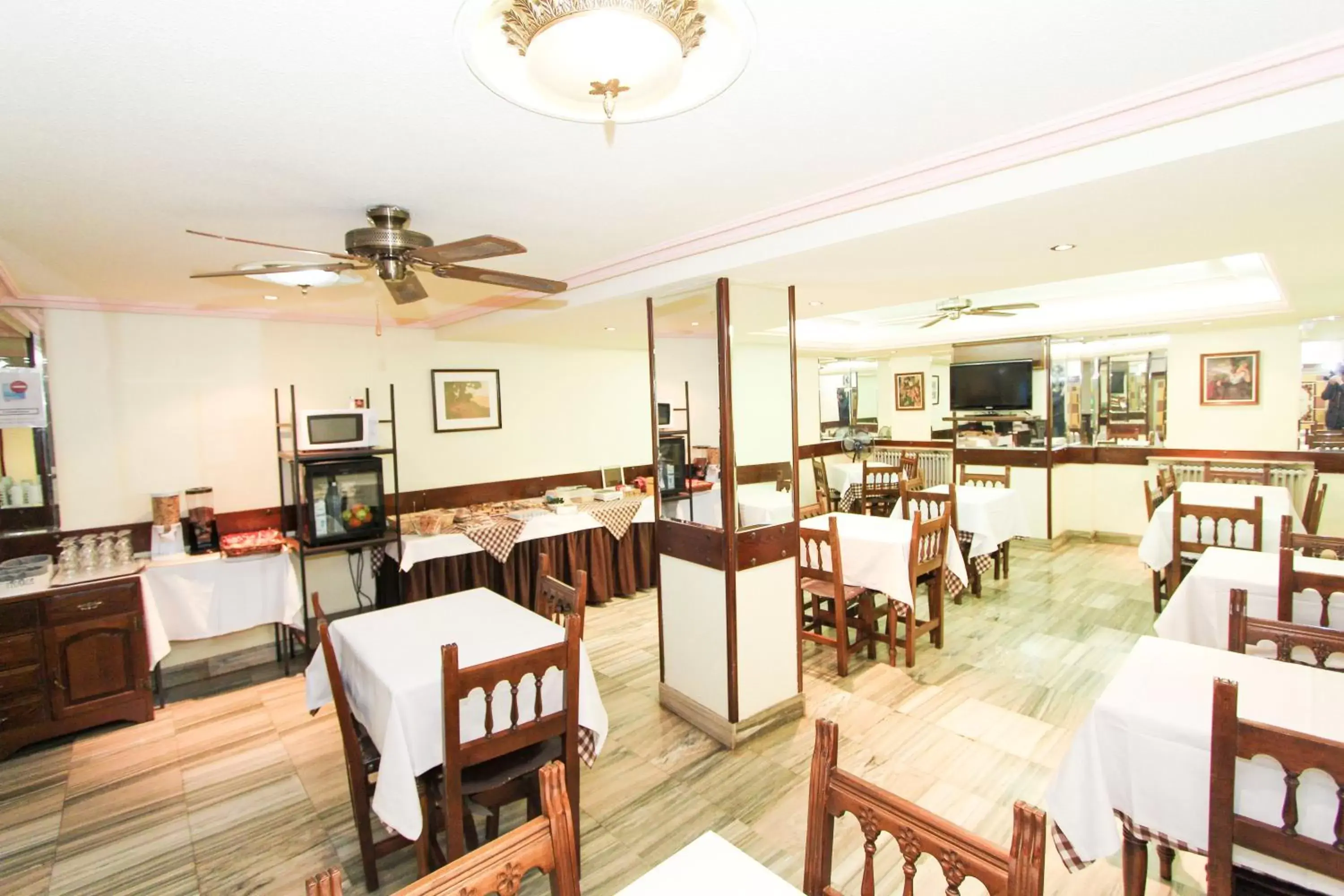 Lounge or bar, Restaurant/Places to Eat in Hotel Castellano Centro