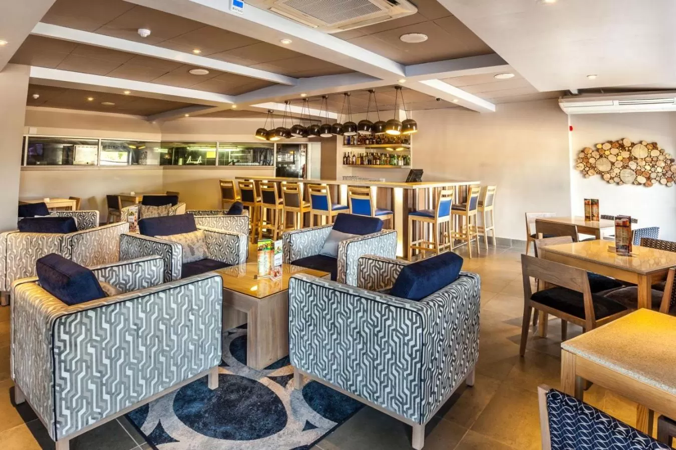 Lounge or bar in Peermont Metcourt Hotel