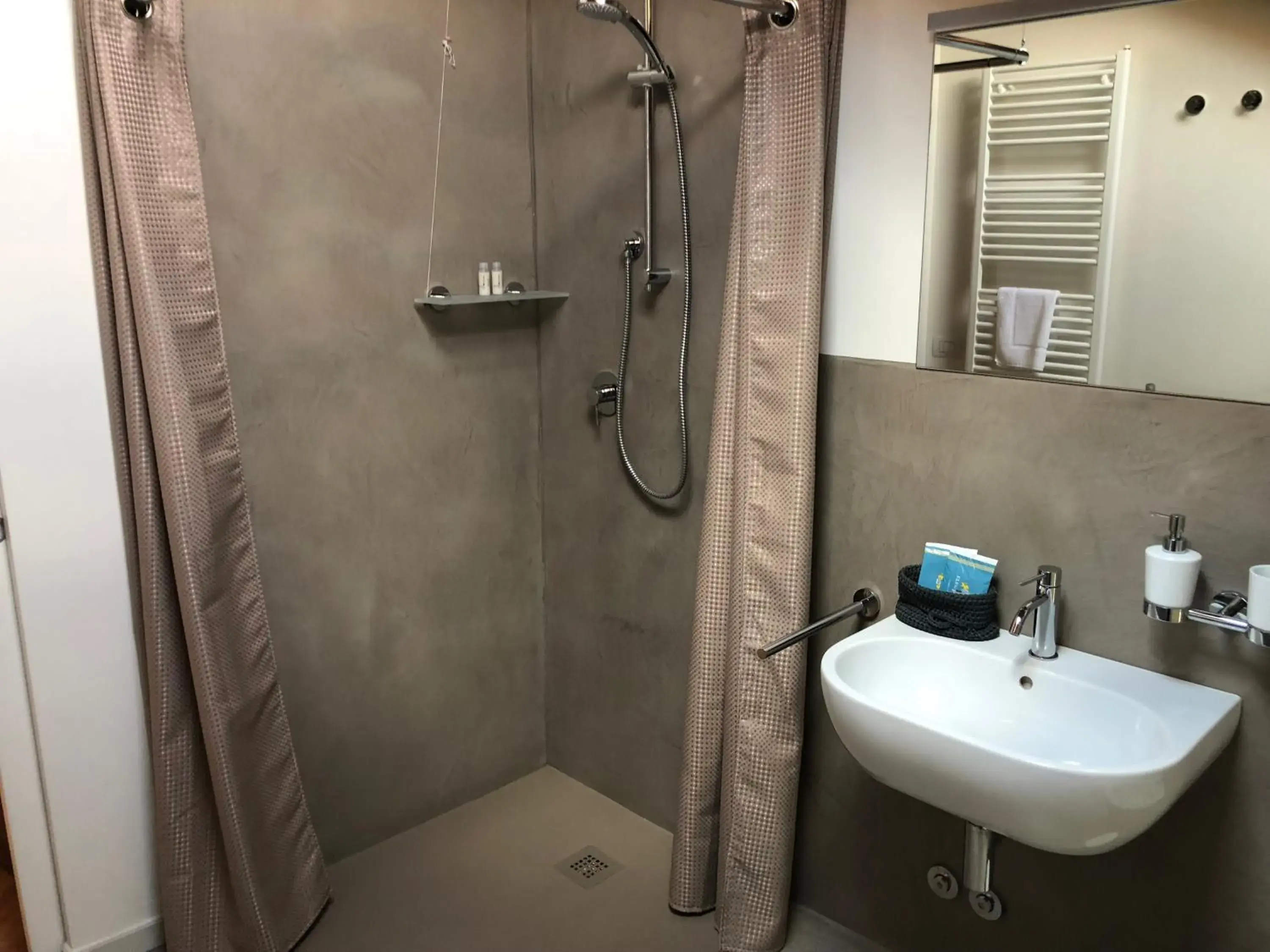 Shower, Bathroom in Le Andrianelle