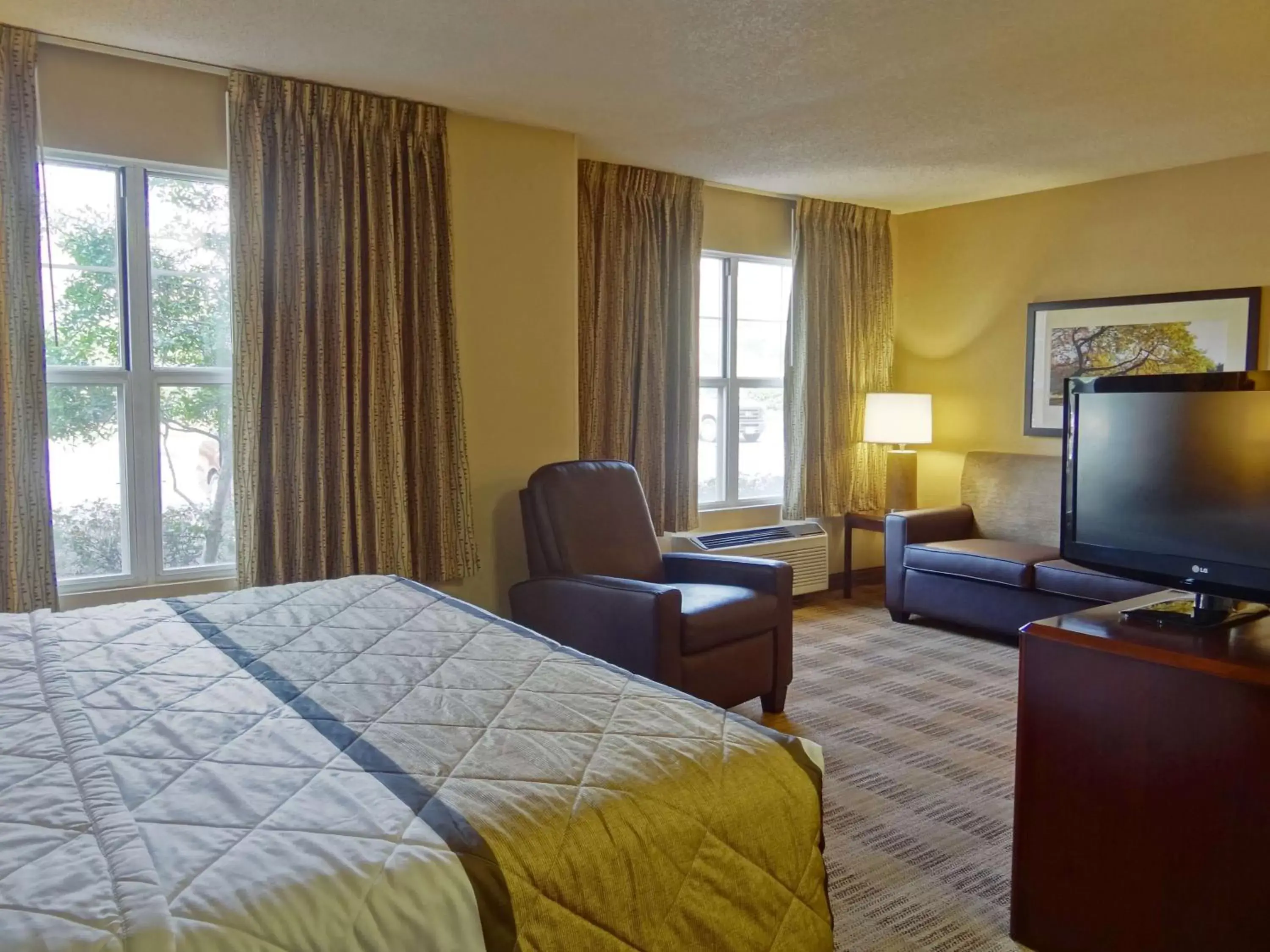 Bedroom, TV/Entertainment Center in Extended Stay America Suites - Jacksonville - Deerwood Park