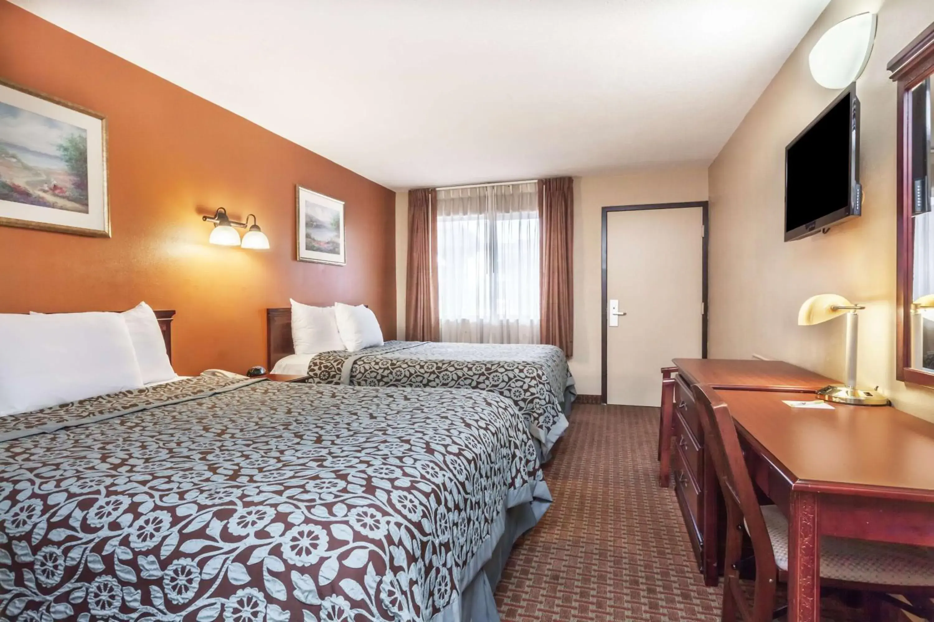 Queen Room with Two Queen Beds - Non-Smoking in Red Carpet Inn Elkton