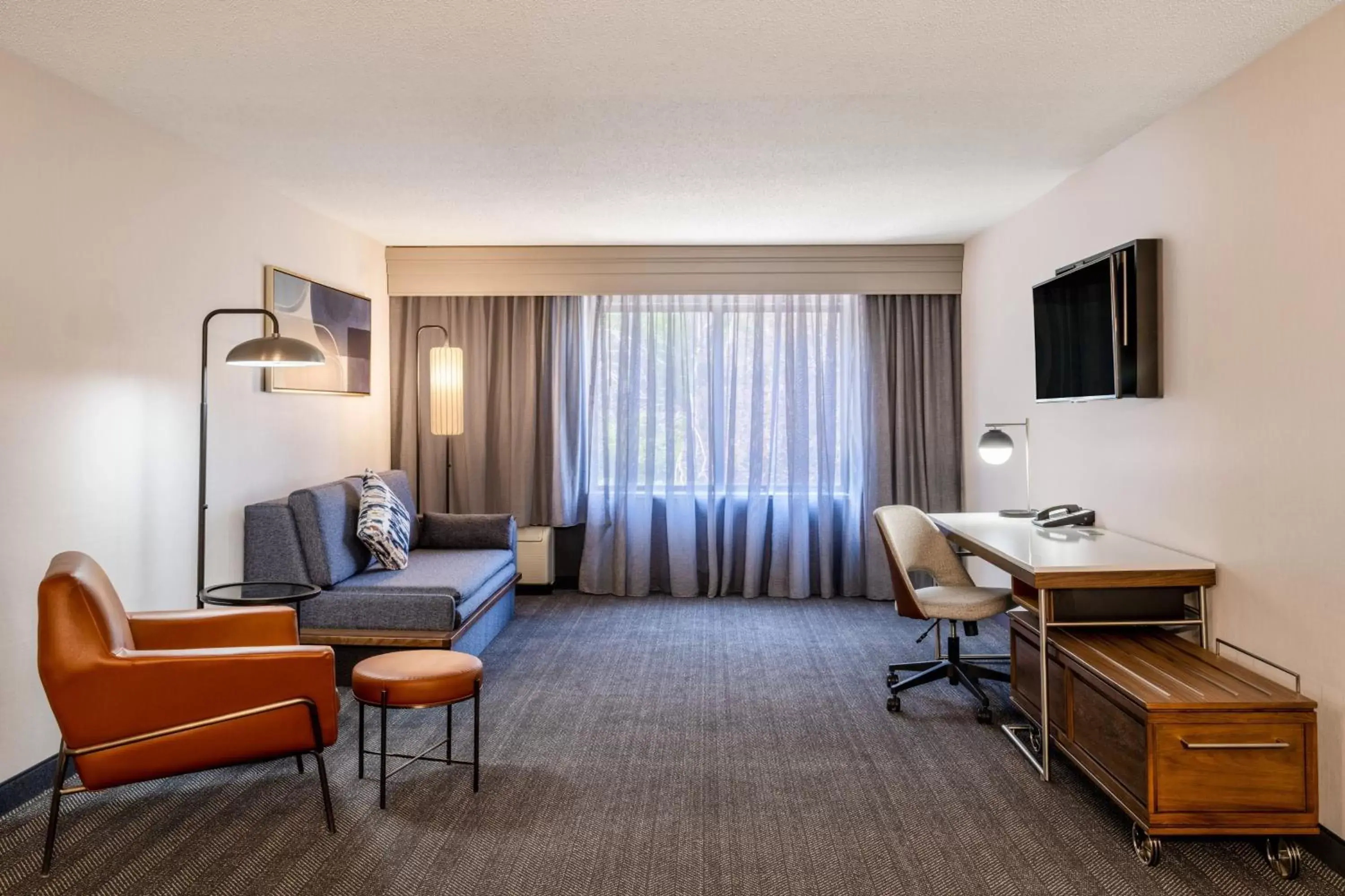 Photo of the whole room, Seating Area in Courtyard by Marriott Colorado Springs South